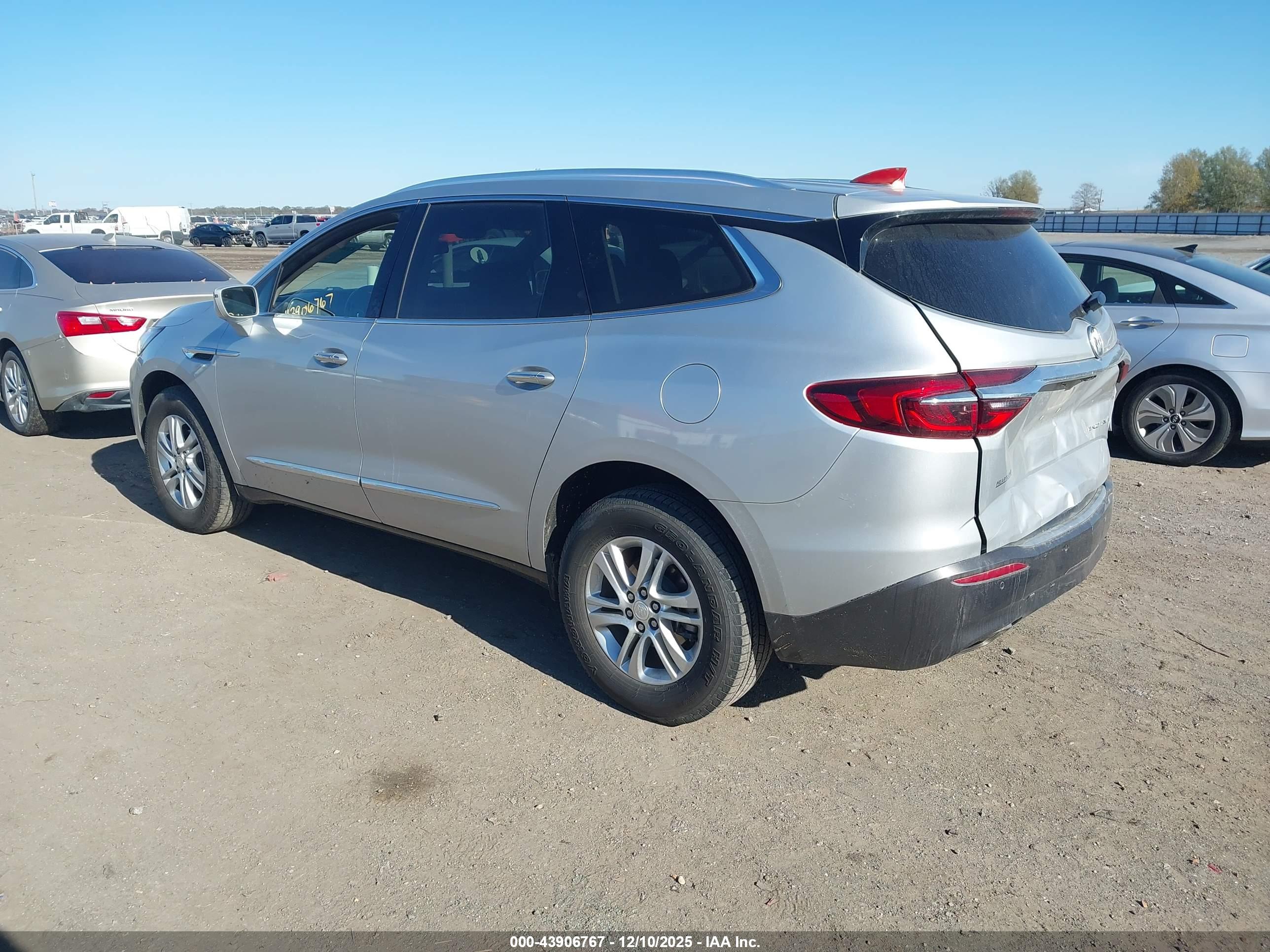 BUICK ENCLAVE image 3