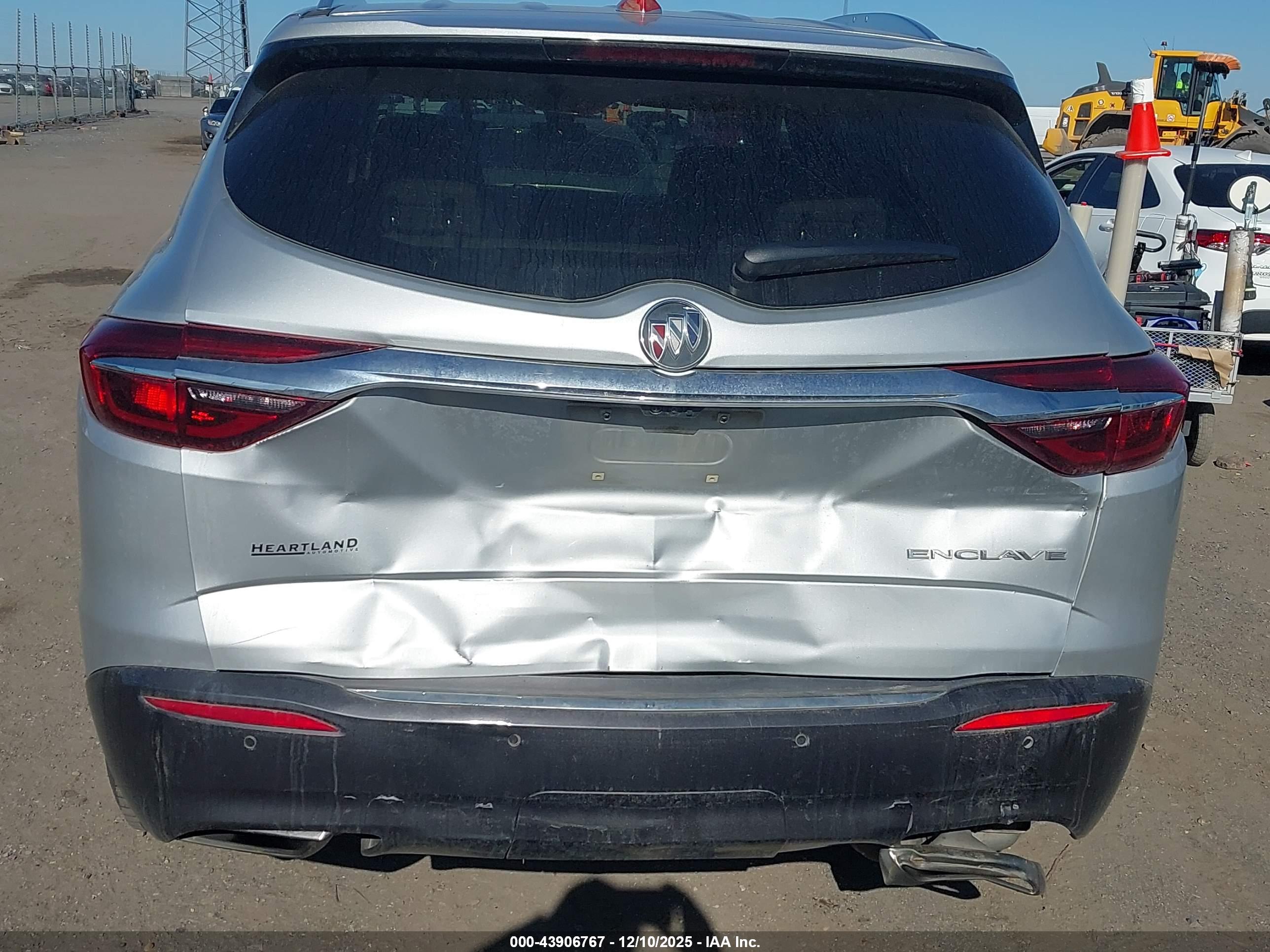 BUICK ENCLAVE image 6