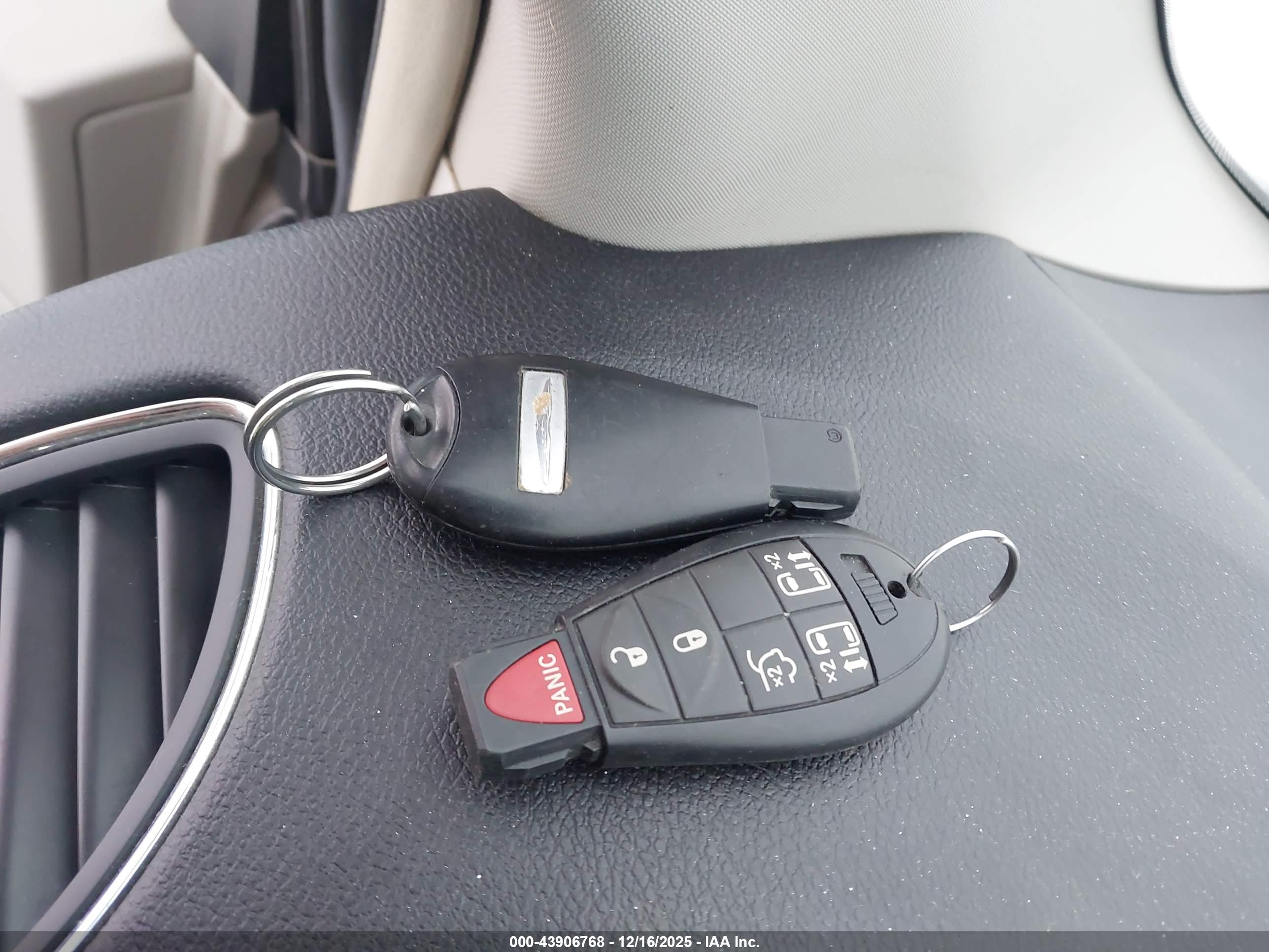 CHRYSLER TOWN image 11
