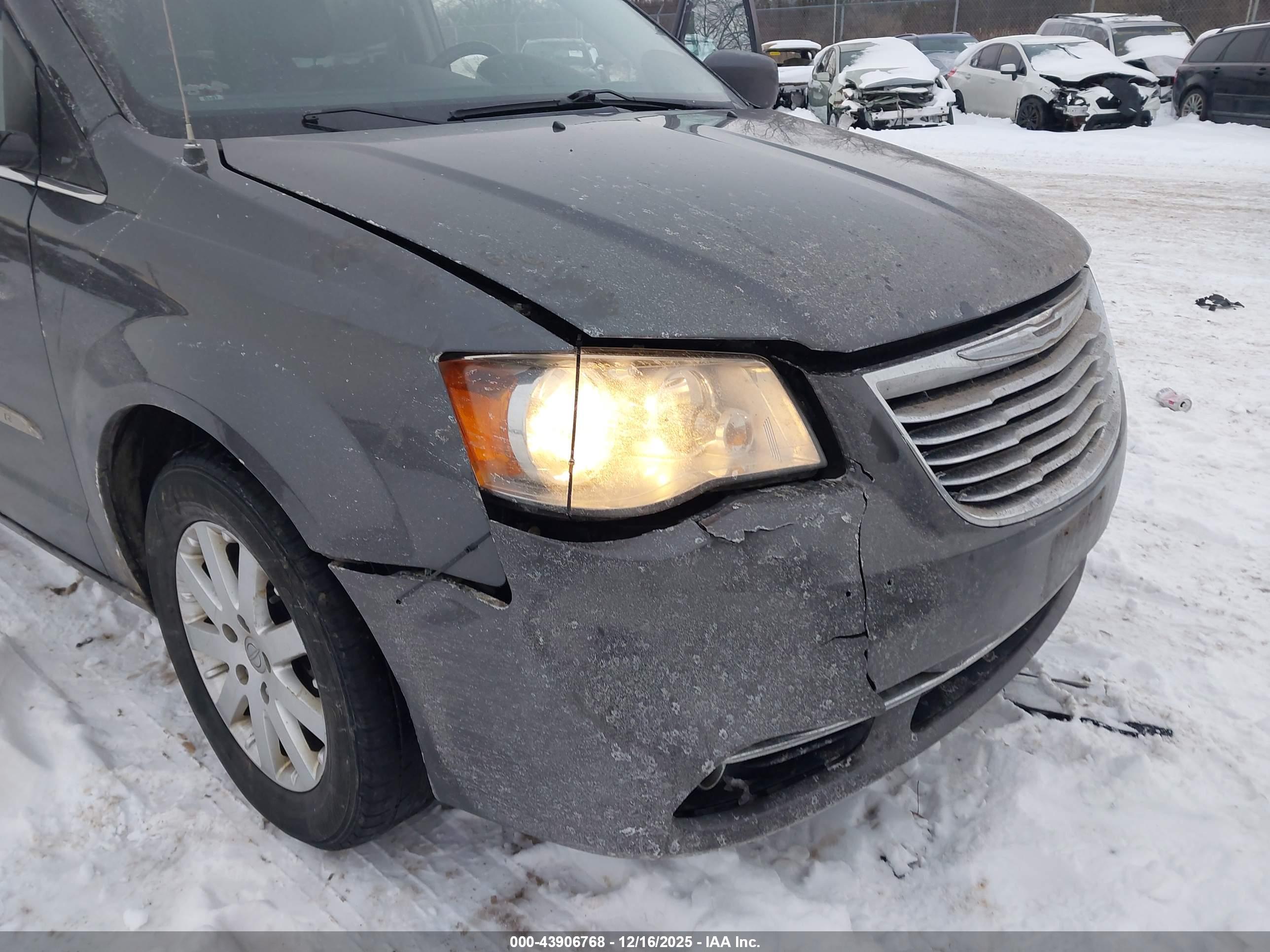 CHRYSLER TOWN image 6