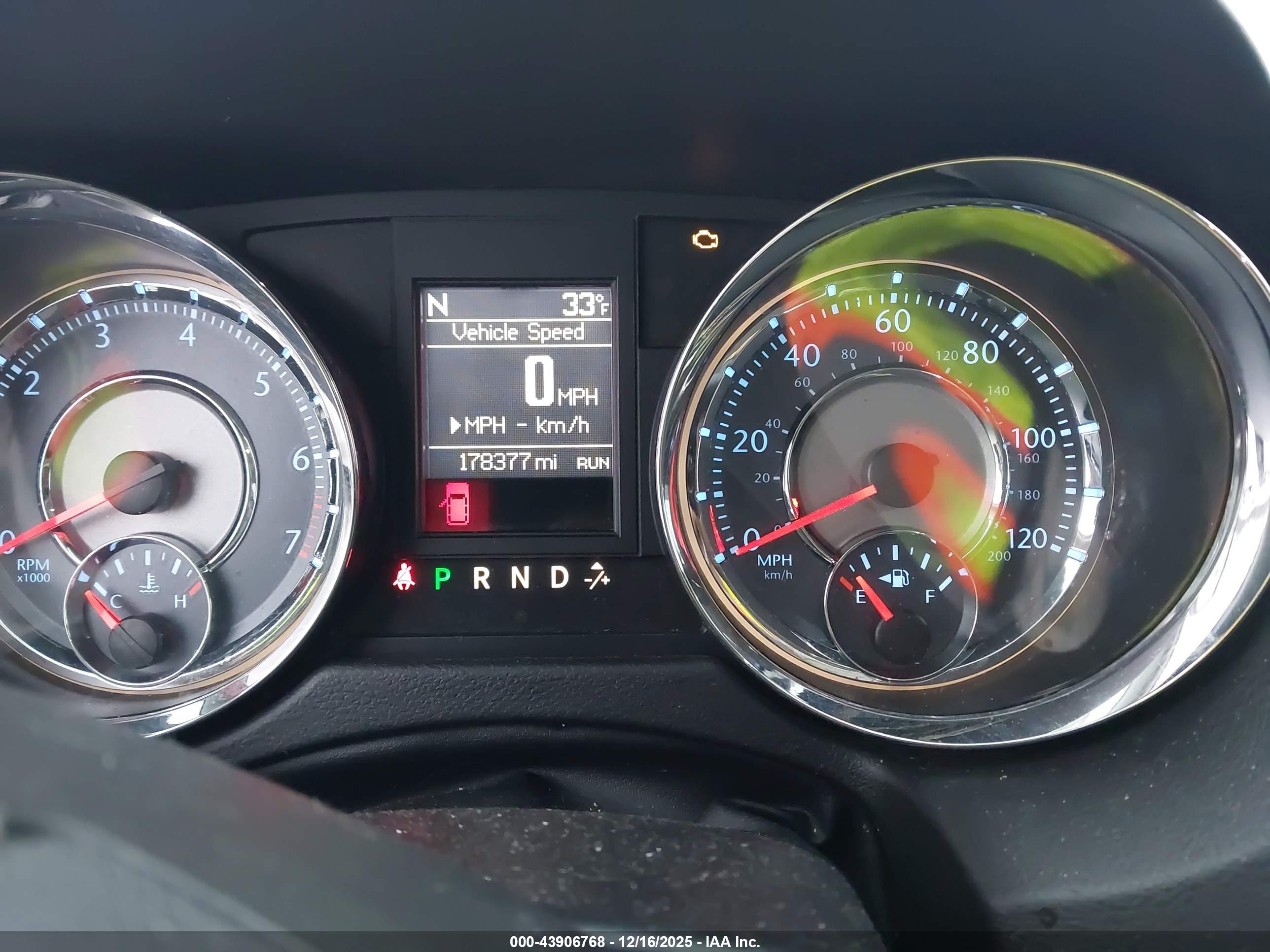 CHRYSLER TOWN image 7