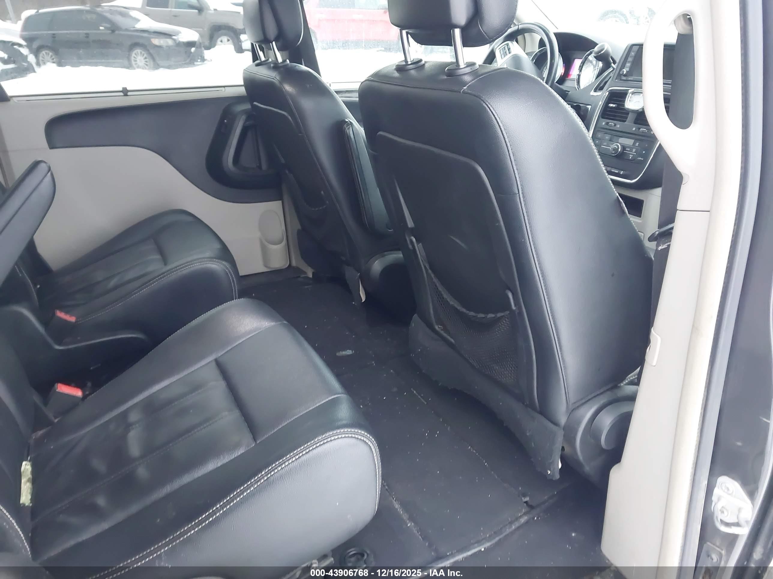 CHRYSLER TOWN image 8