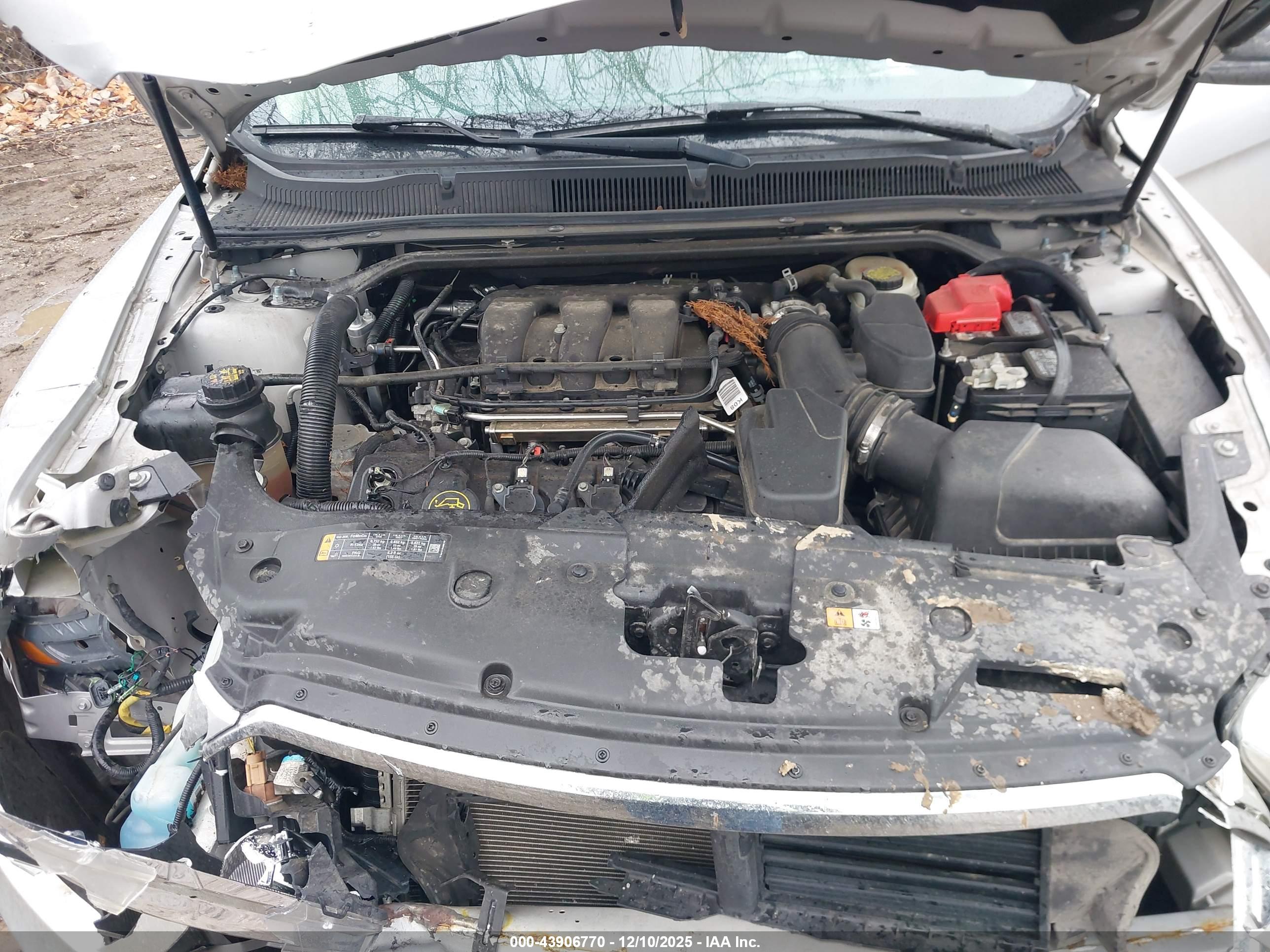 FORD TAURUS image 10