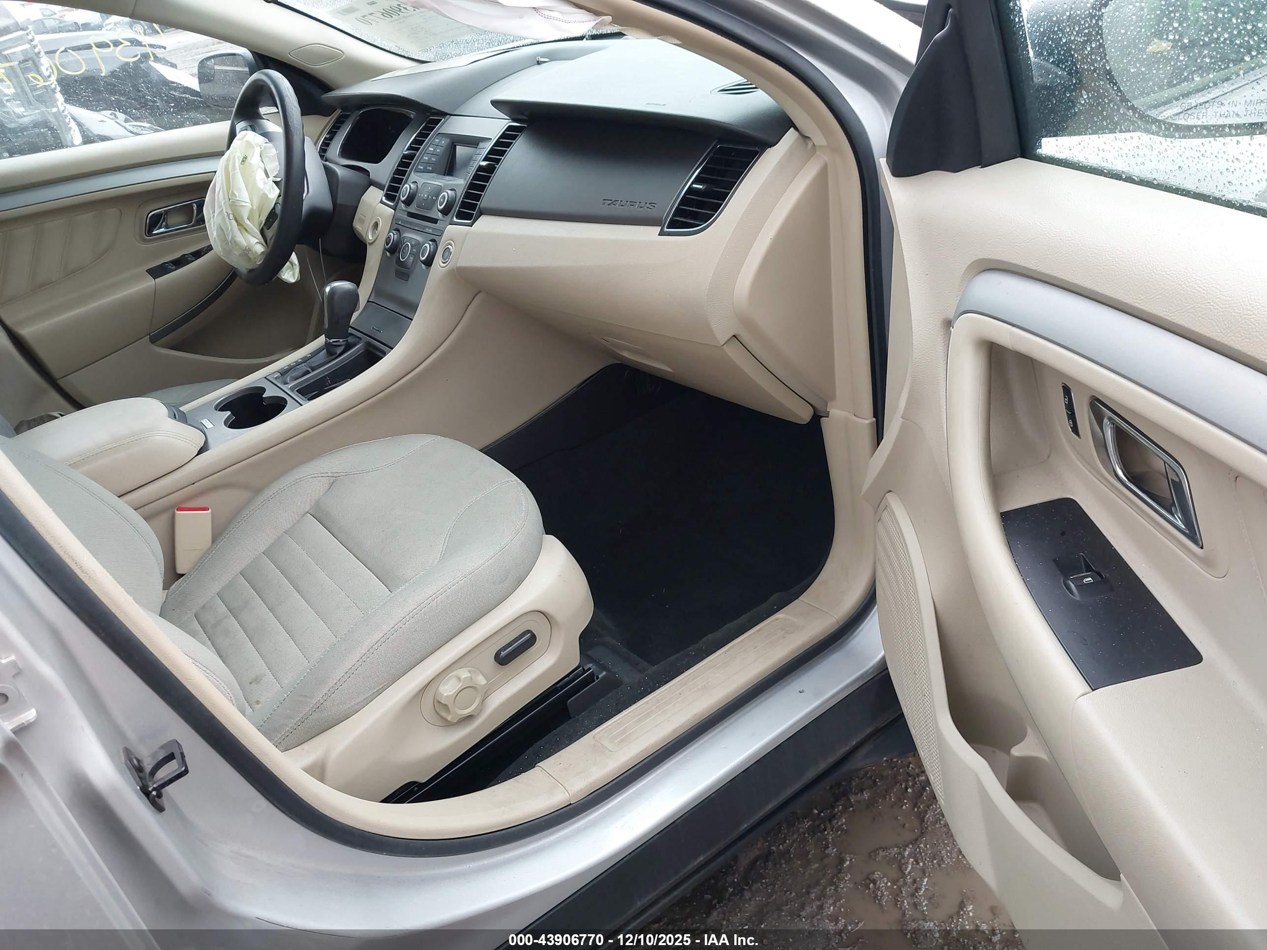 FORD TAURUS image 5