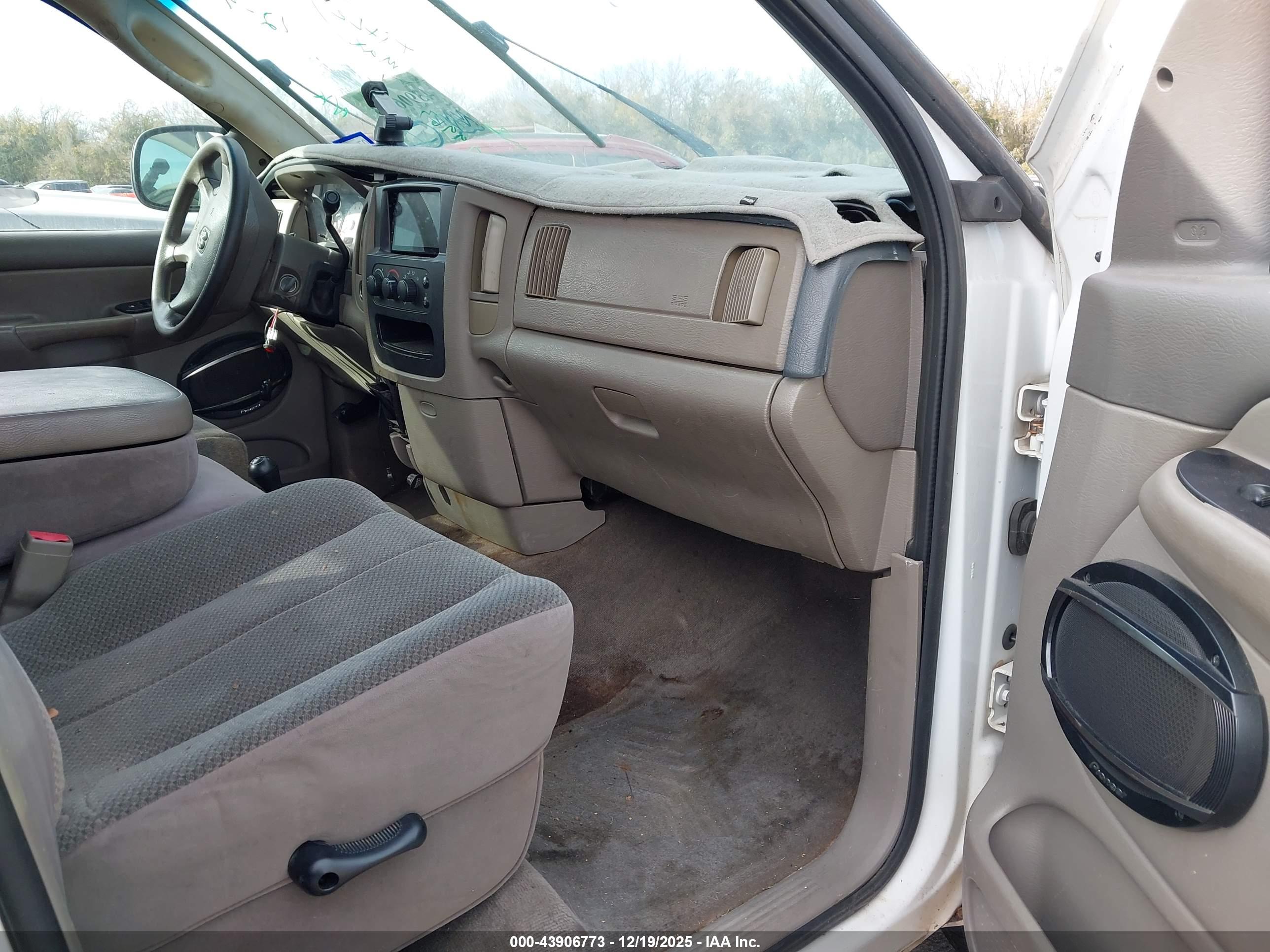DODGE RAM image 5