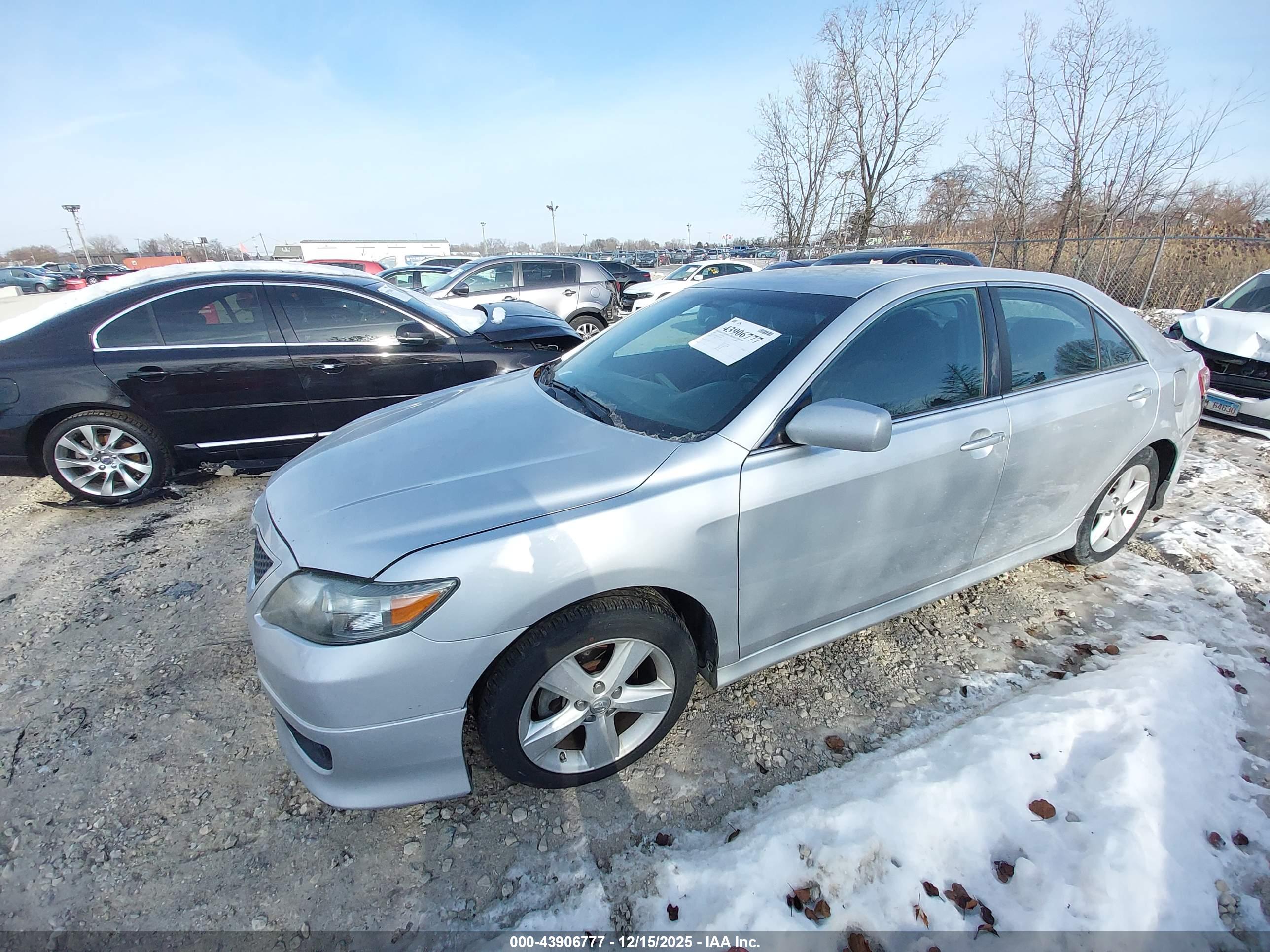 TOYOTA CAMRY image 2