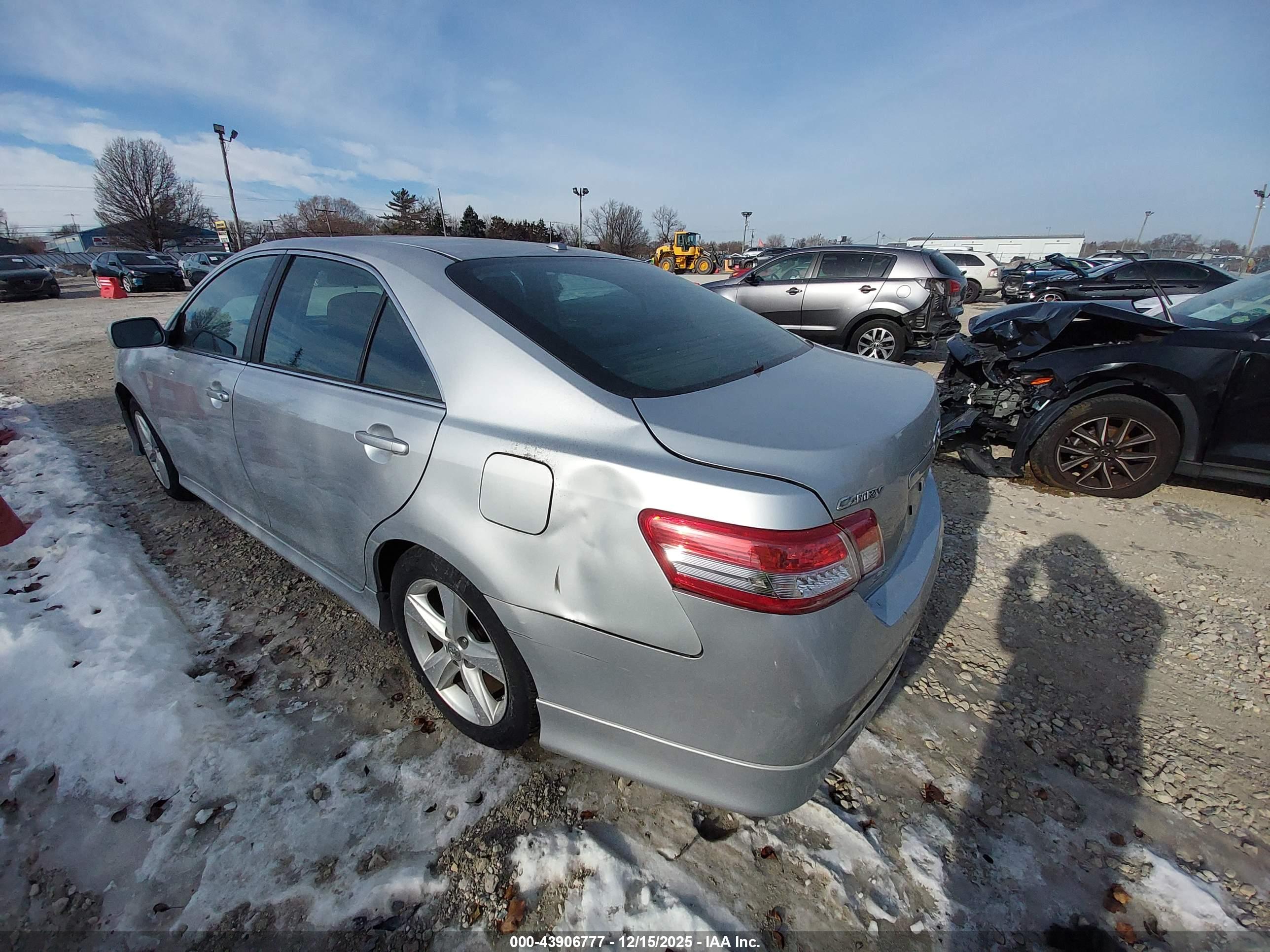 TOYOTA CAMRY image 3