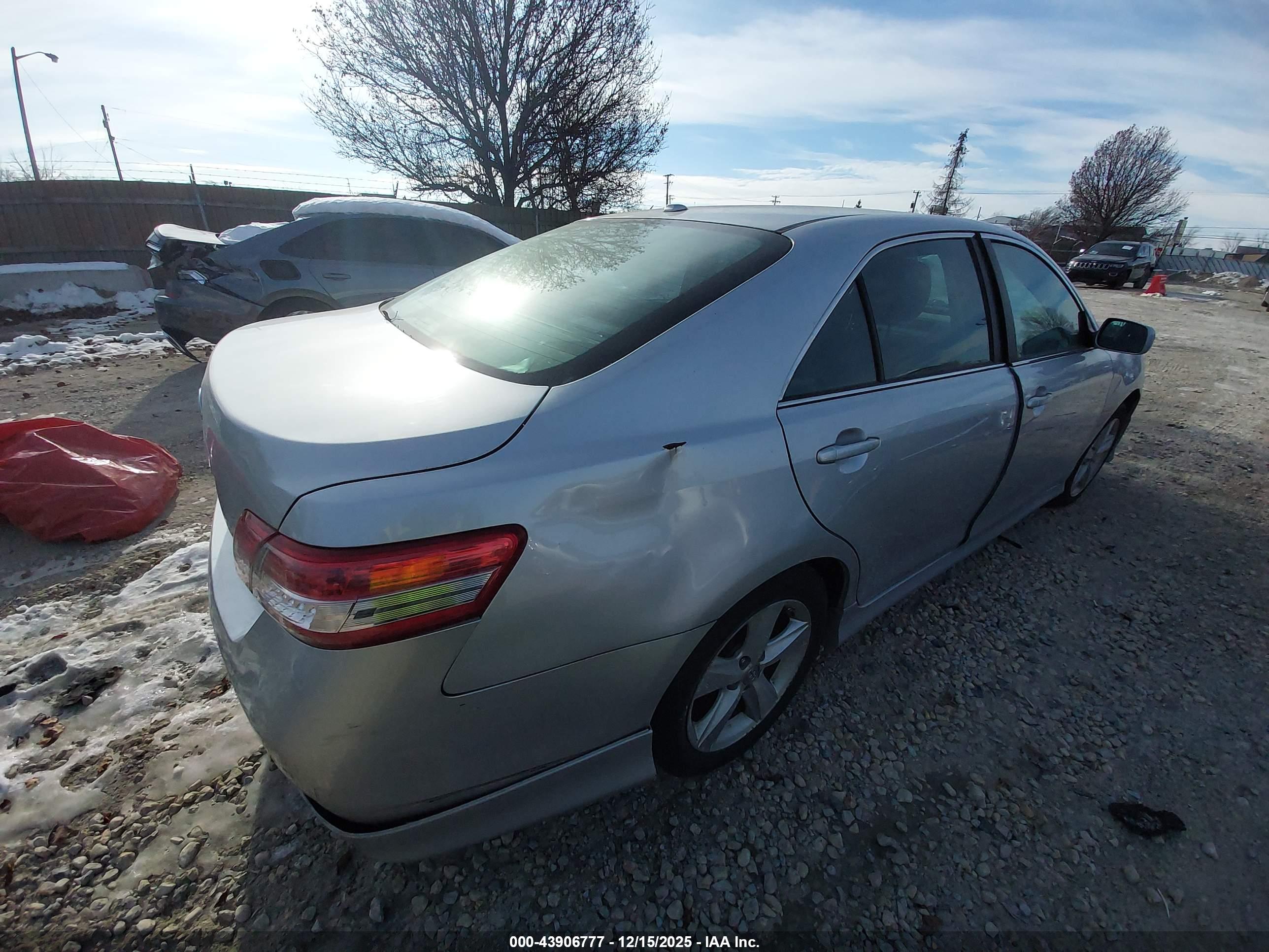 TOYOTA CAMRY image 4