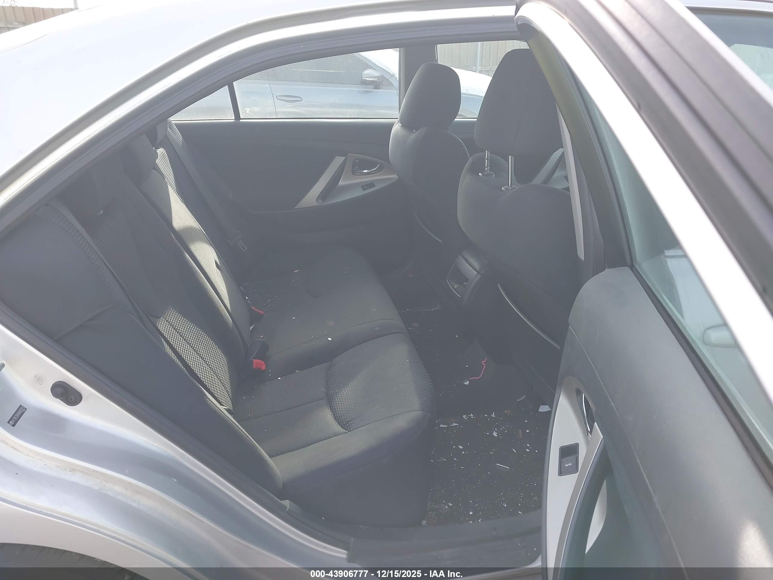TOYOTA CAMRY image 8