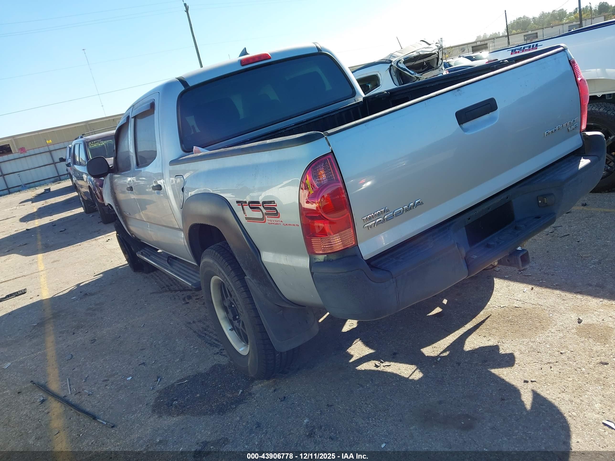 TOYOTA TACOMA image 3