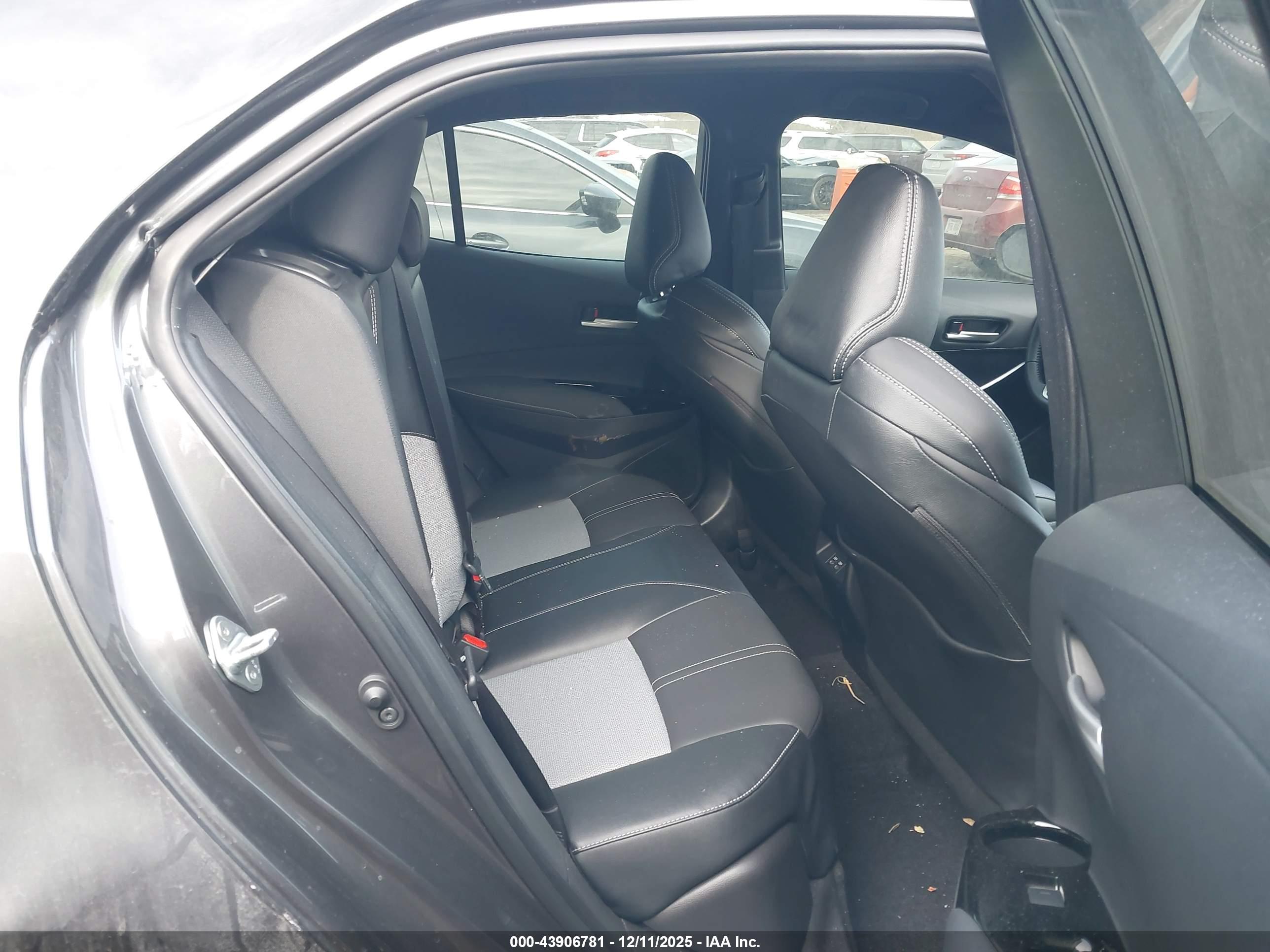 TOYOTA COROLLA image 8