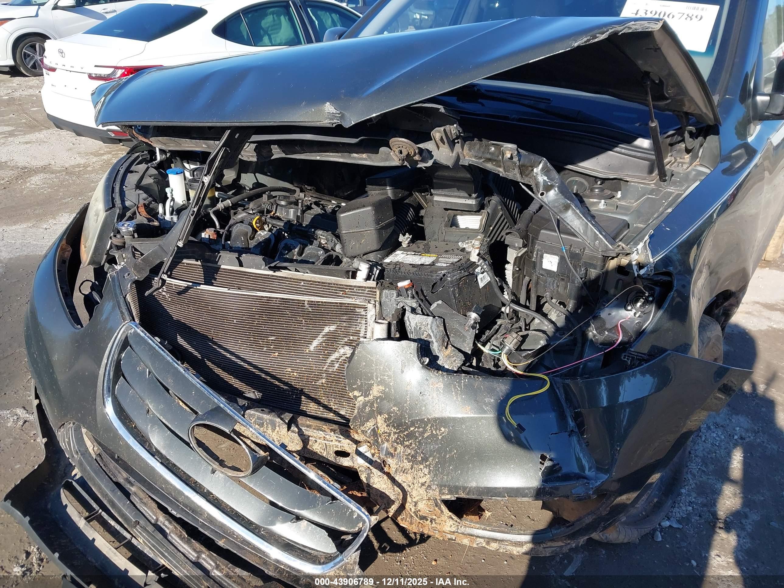 HYUNDAI SANTA image 6
