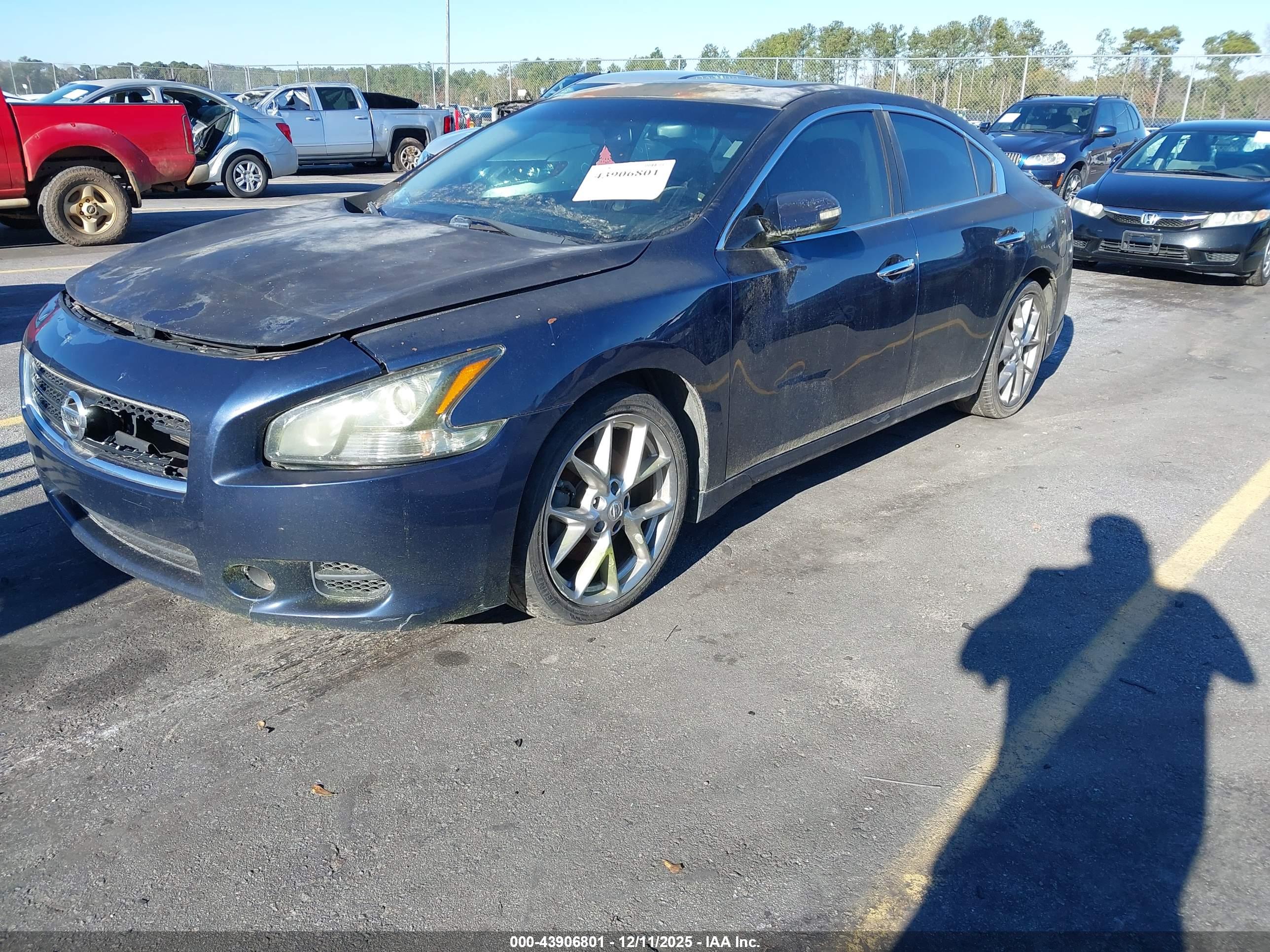 NISSAN MAXIMA image 2