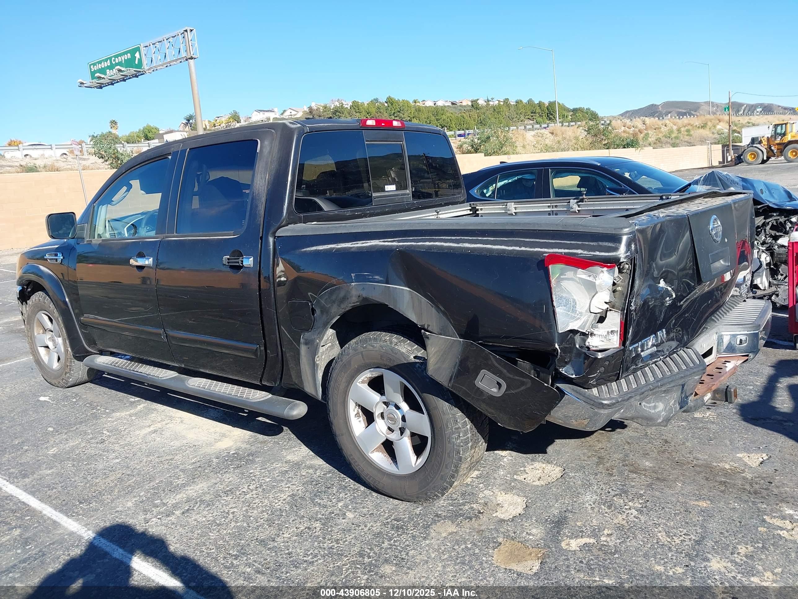 NISSAN TITAN image 3