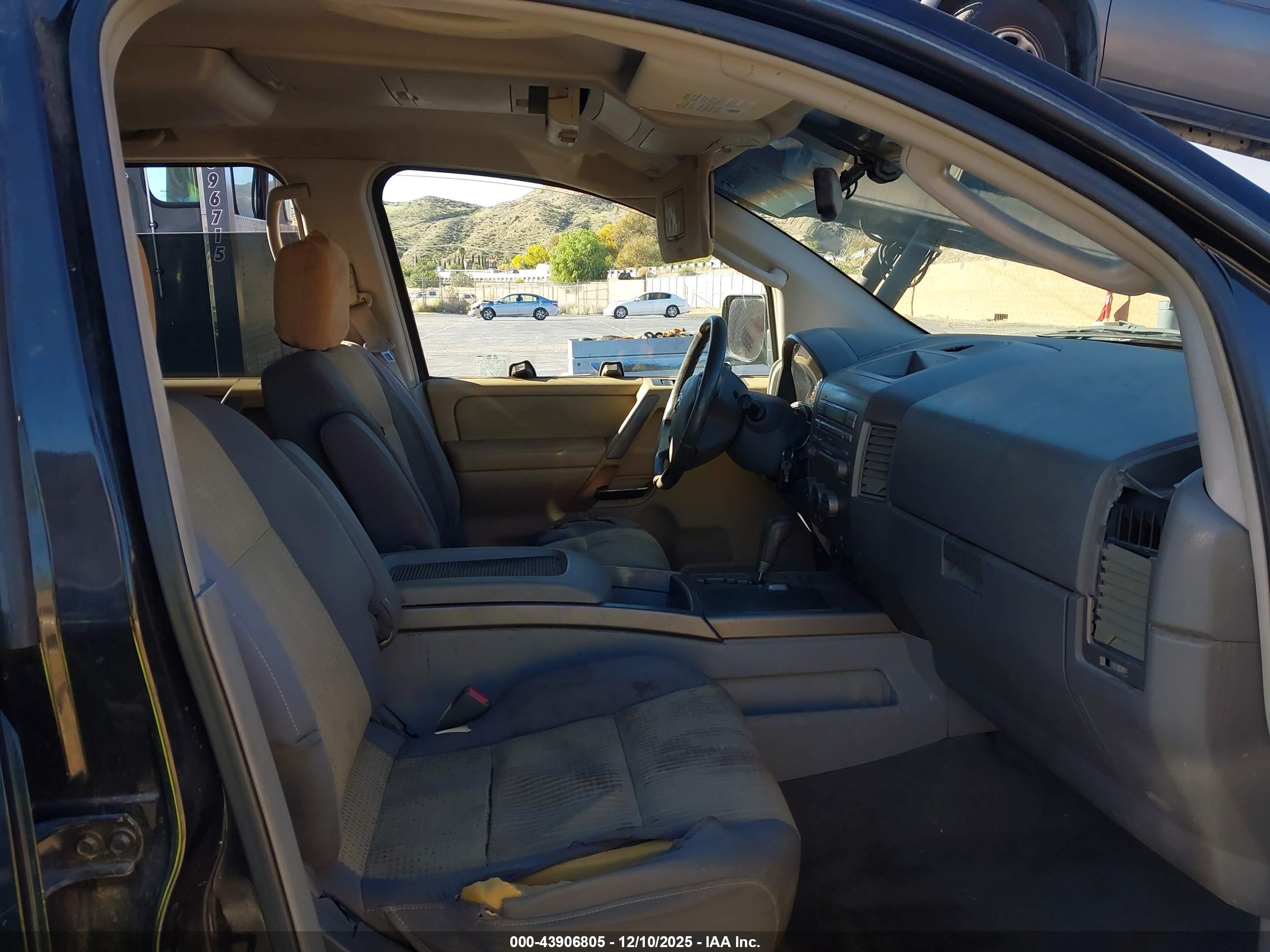 NISSAN TITAN image 5