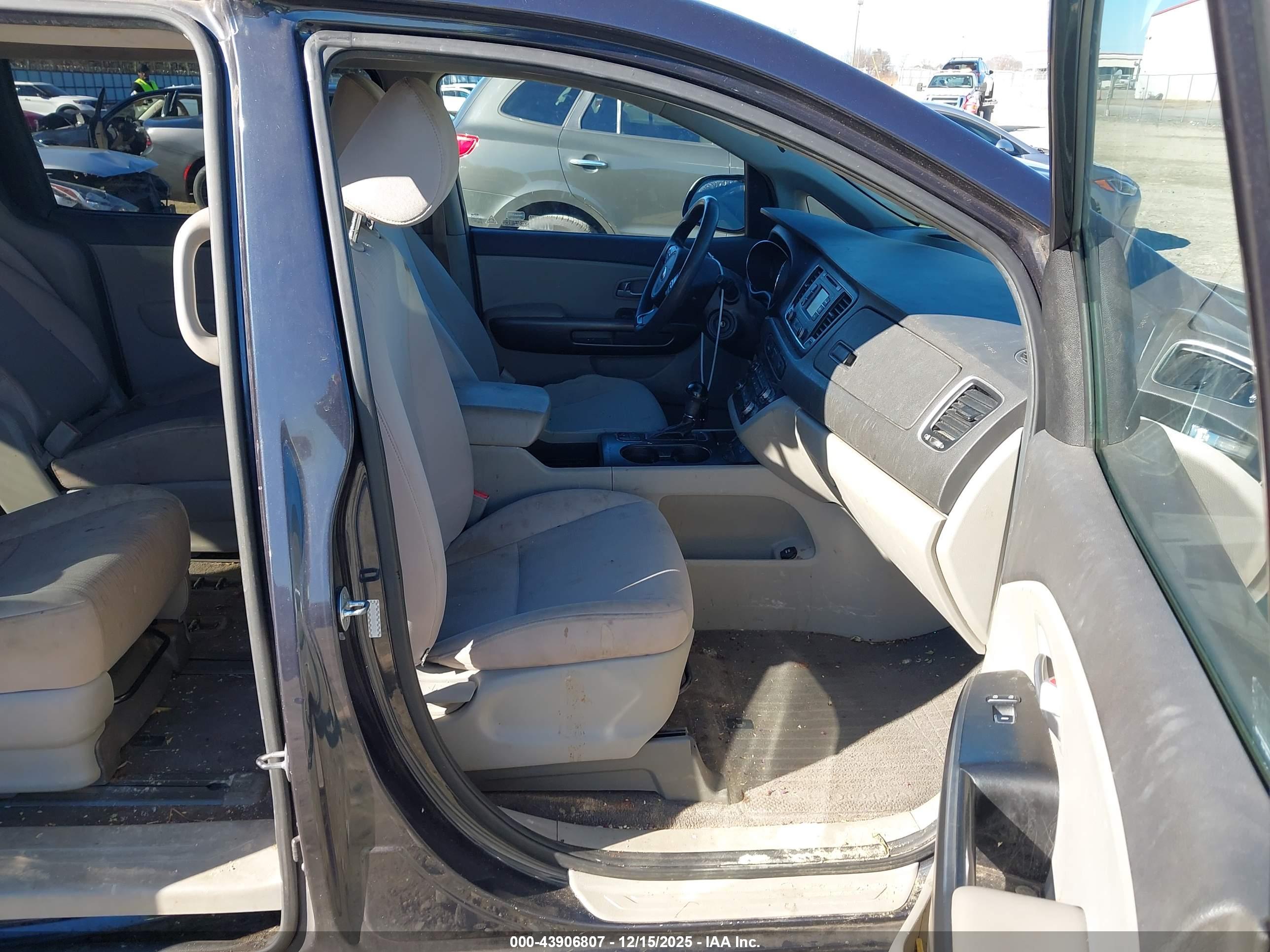 KIA SEDONA image 5