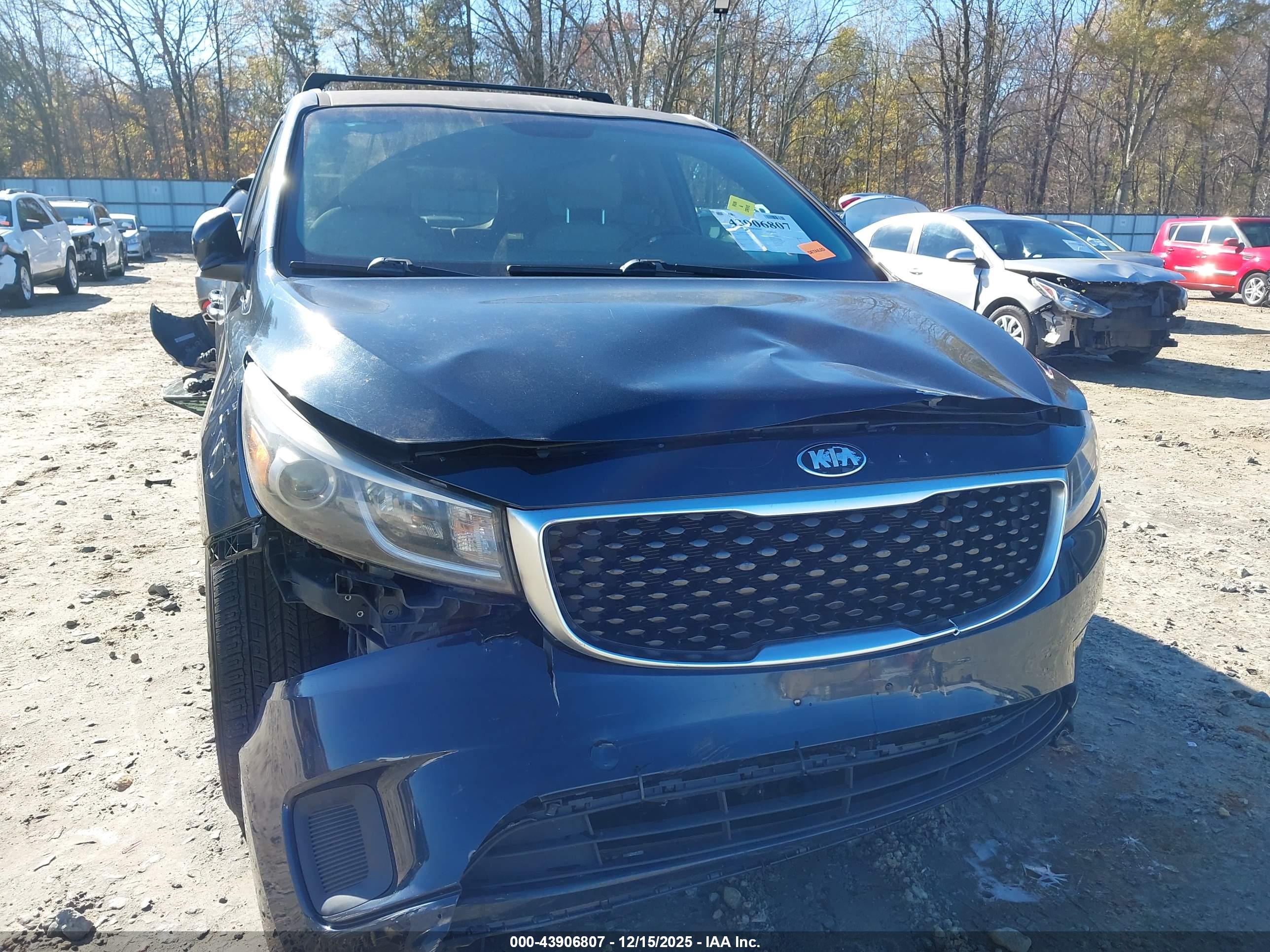 KIA SEDONA image 6