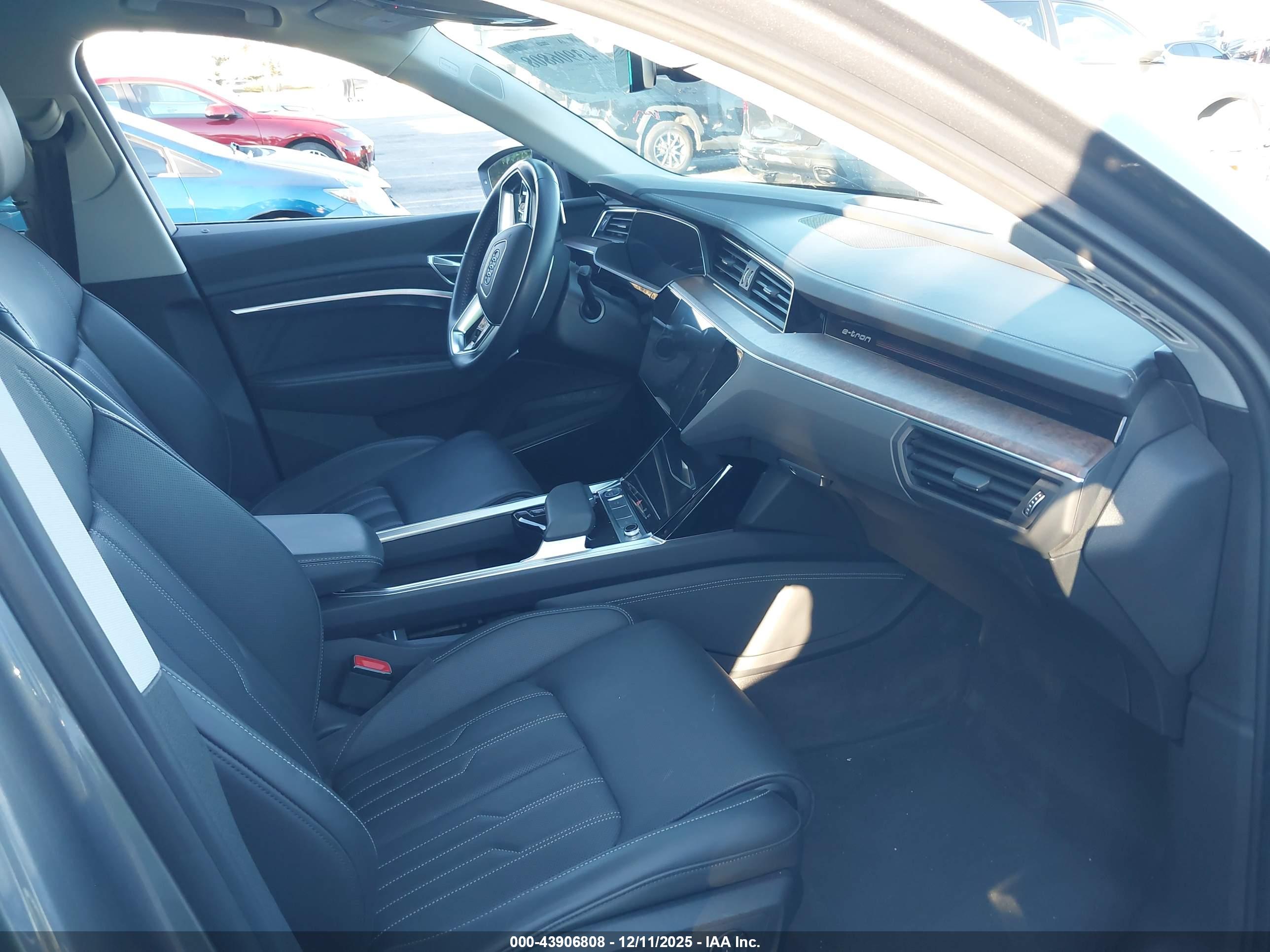 AUDI E-TRON image 5