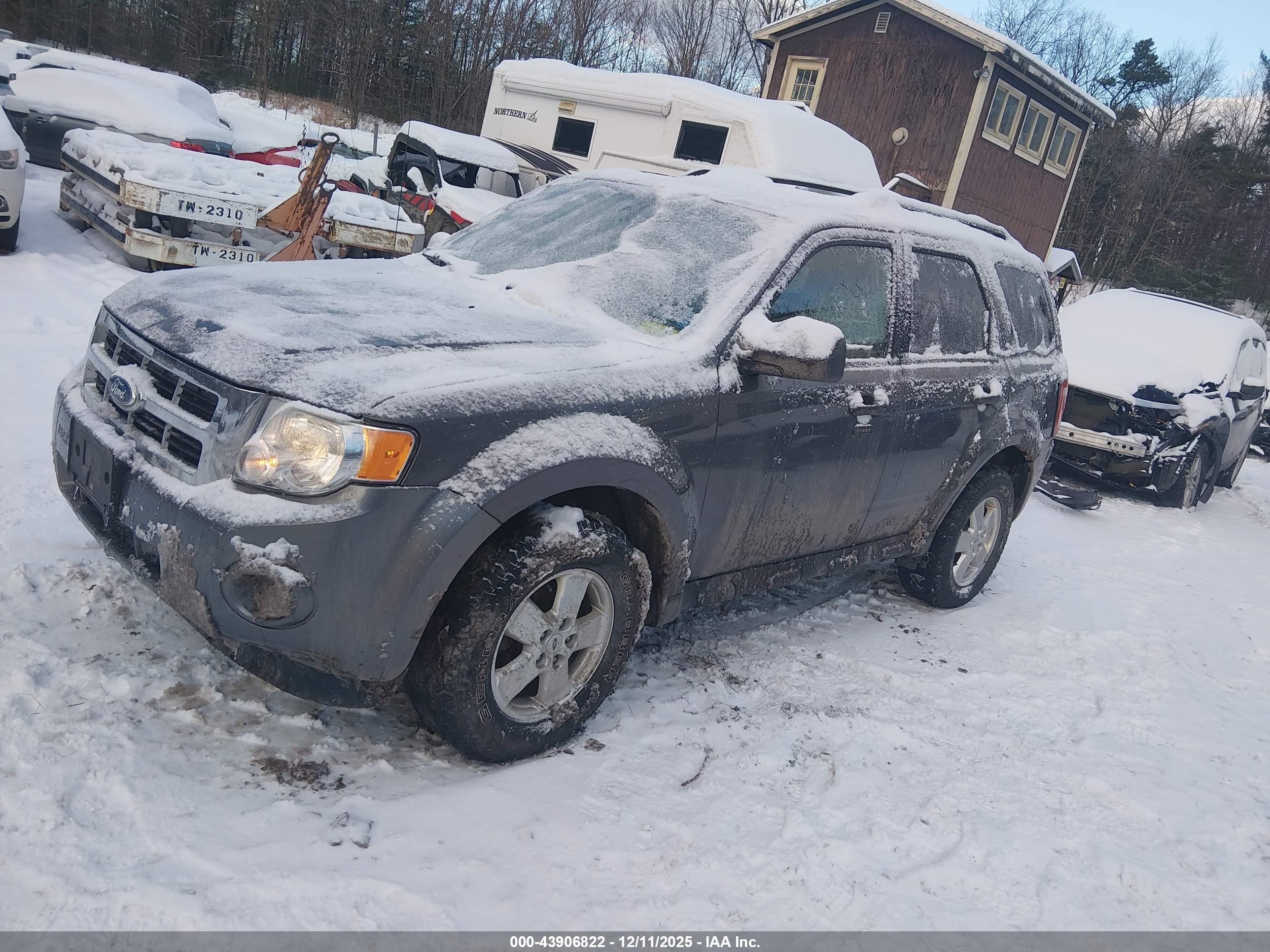 FORD ESCAPE image 2