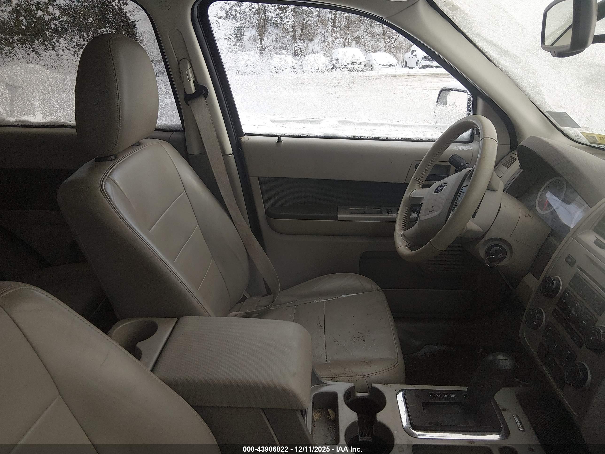 FORD ESCAPE image 5