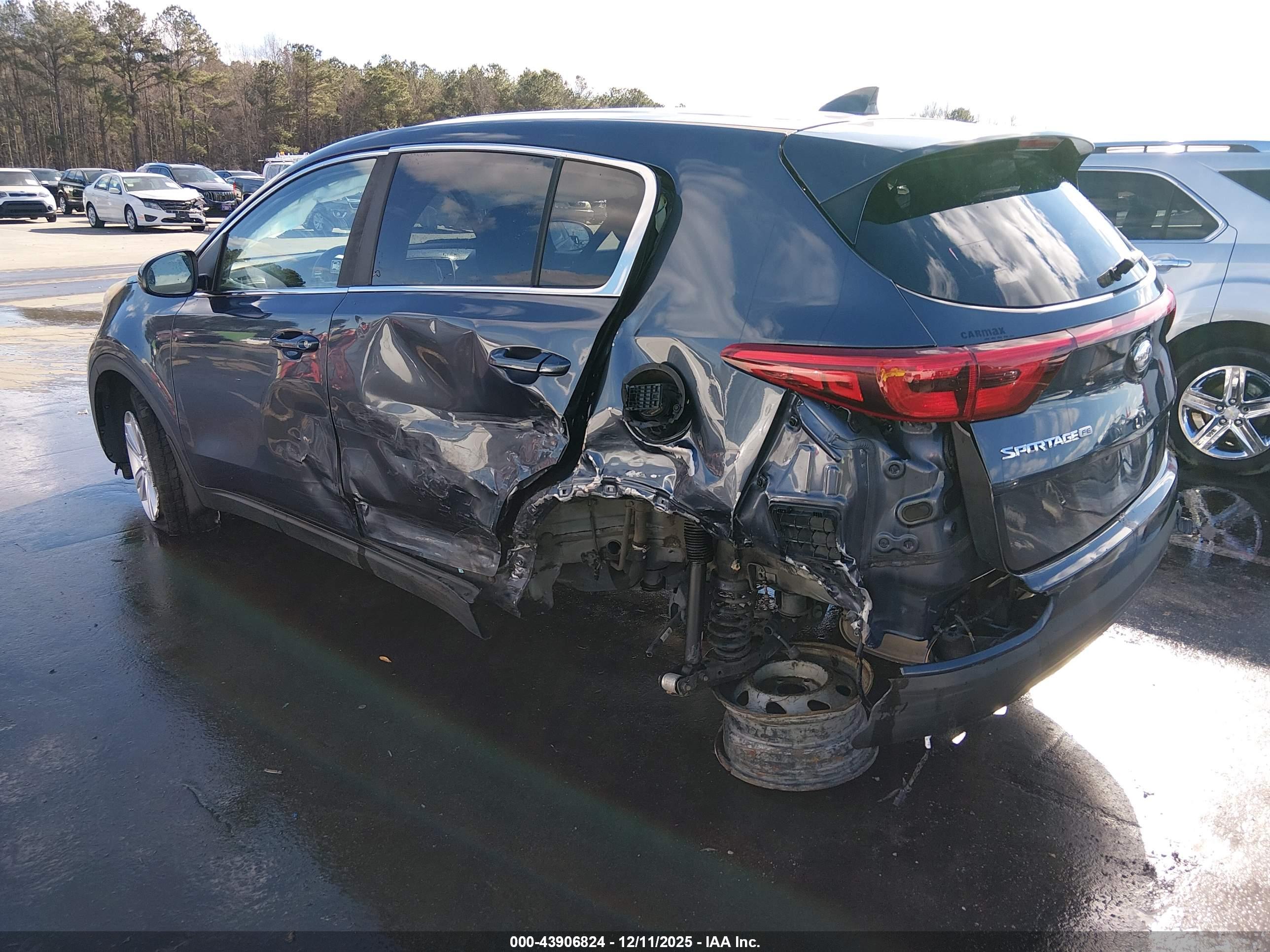 KIA SPORTAGE image 3