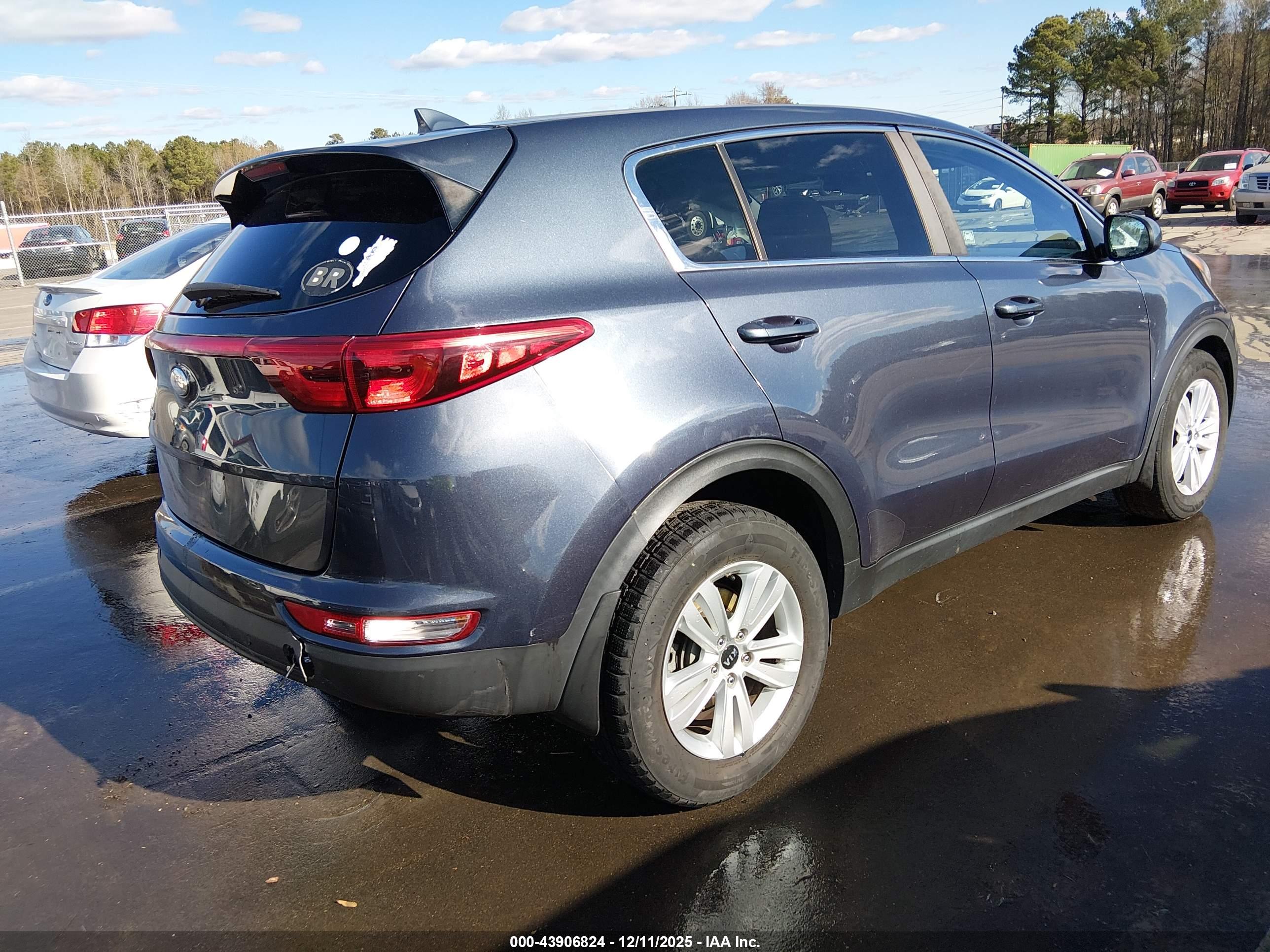 KIA SPORTAGE image 4