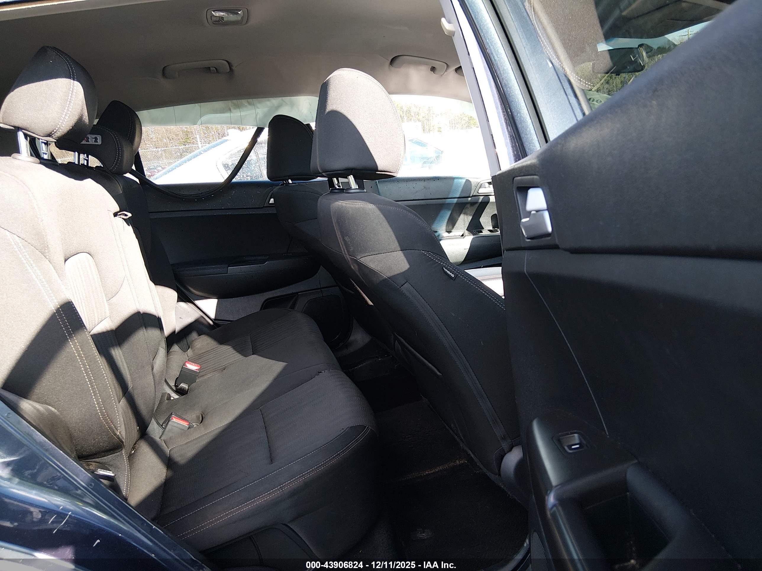KIA SPORTAGE image 8