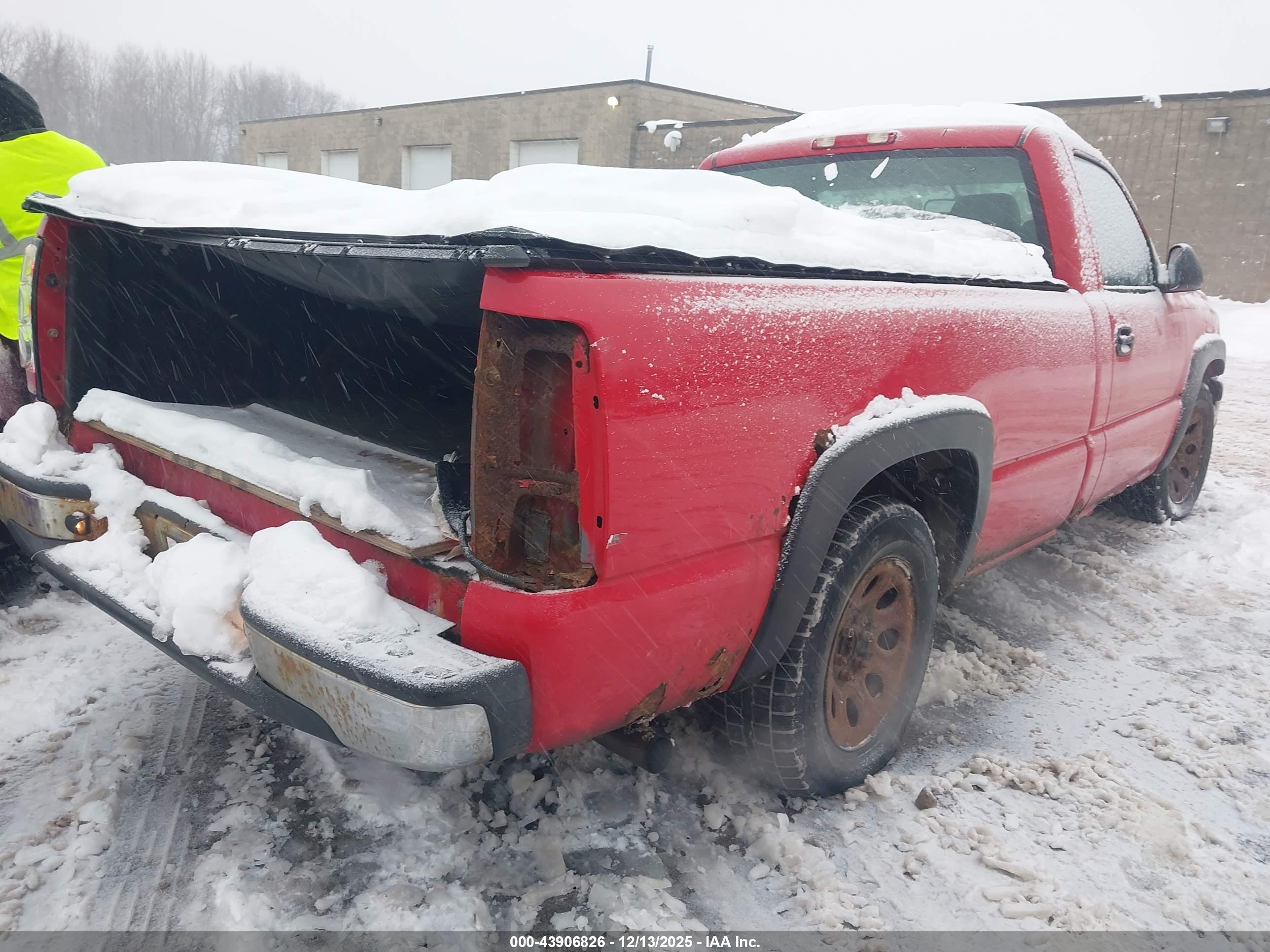 CHEVROLET SILVERADO image 4