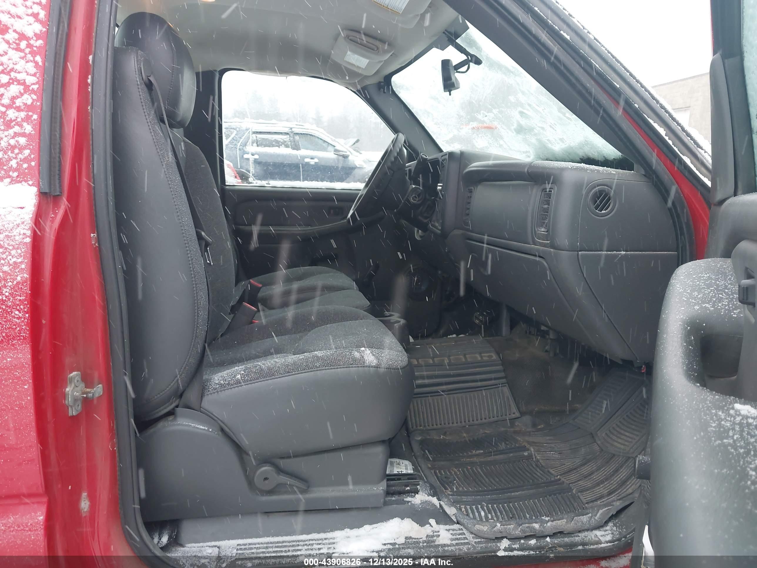 CHEVROLET SILVERADO image 5