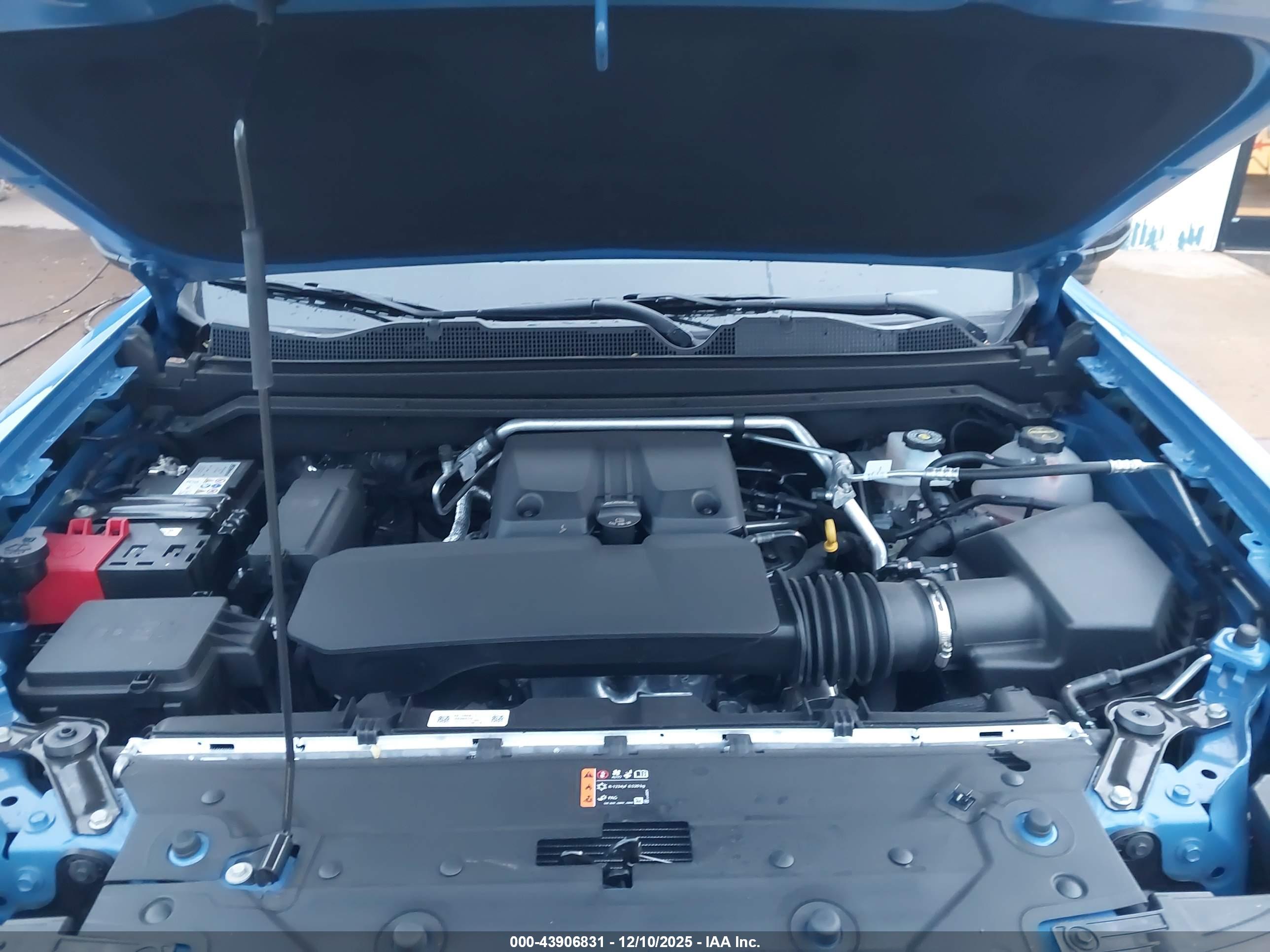 CHEVROLET COLORADO image 10