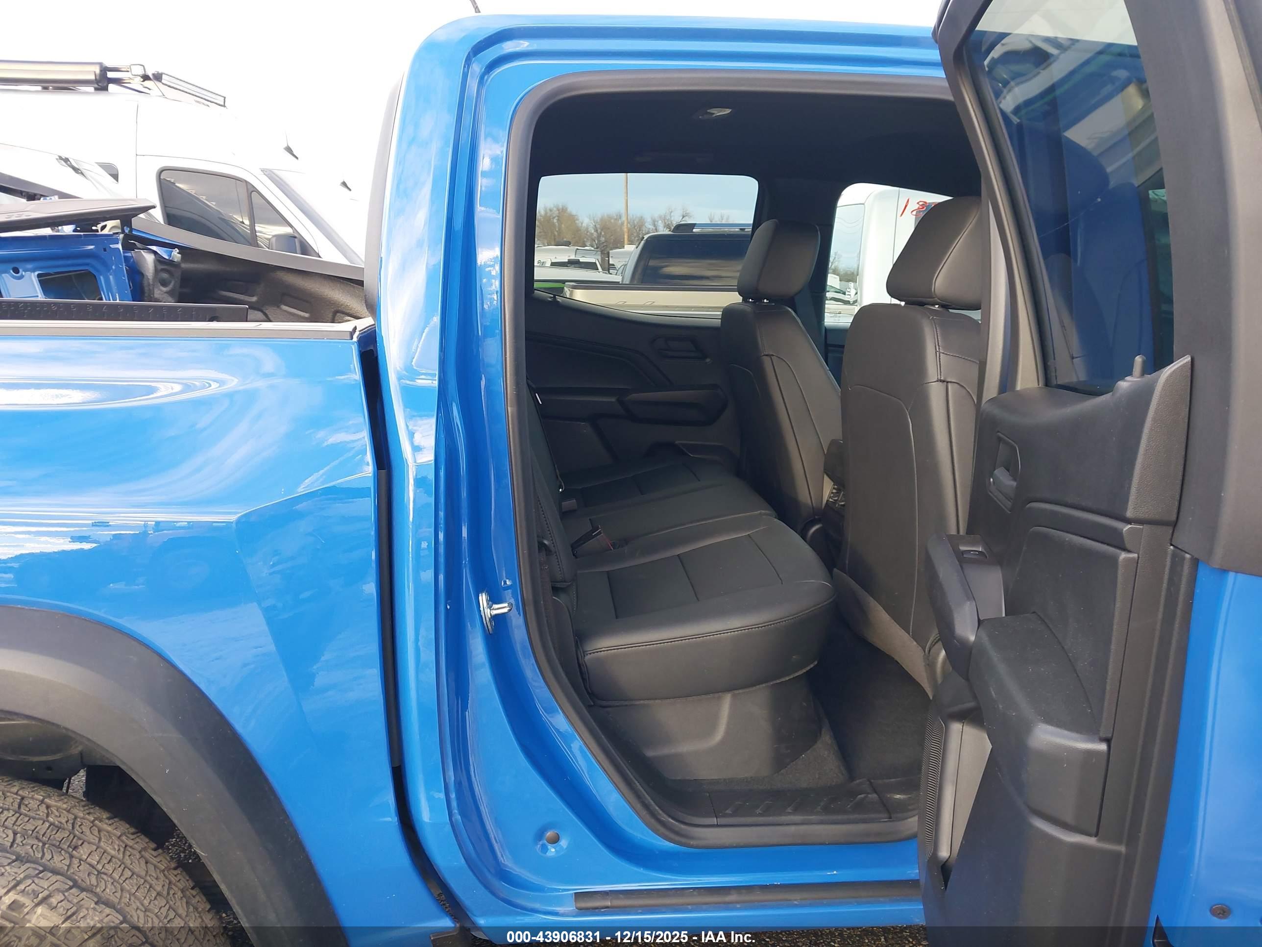 CHEVROLET COLORADO image 8