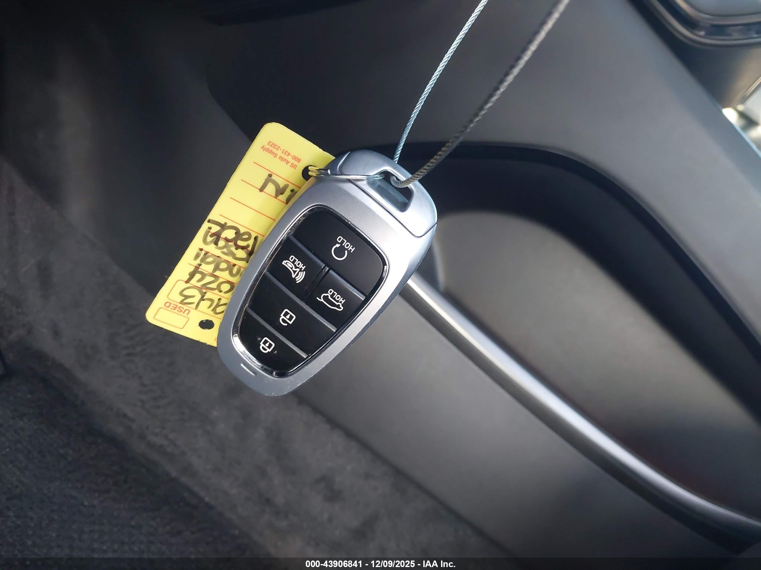 HYUNDAI TUCSON image 11