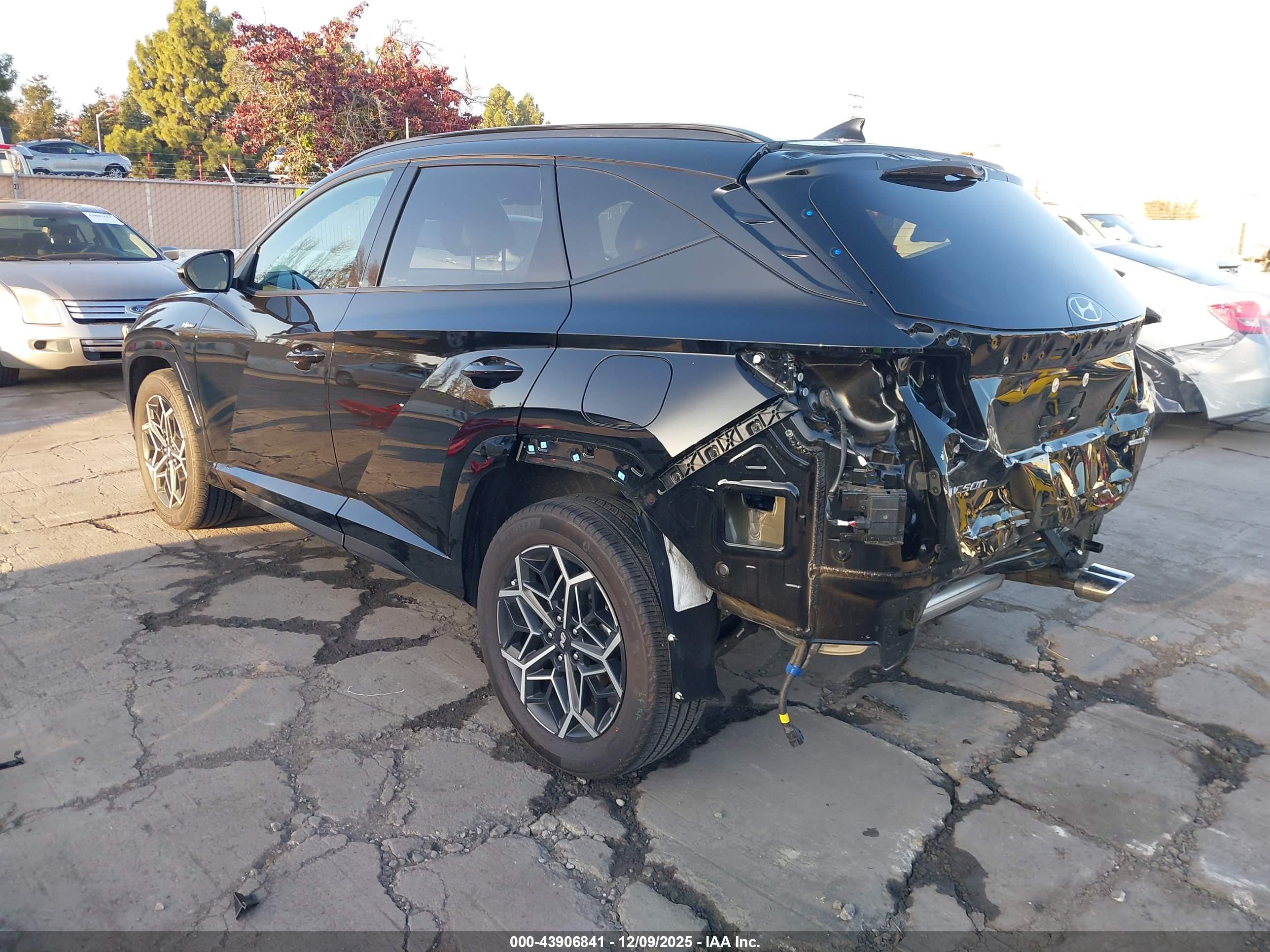 HYUNDAI TUCSON image 3