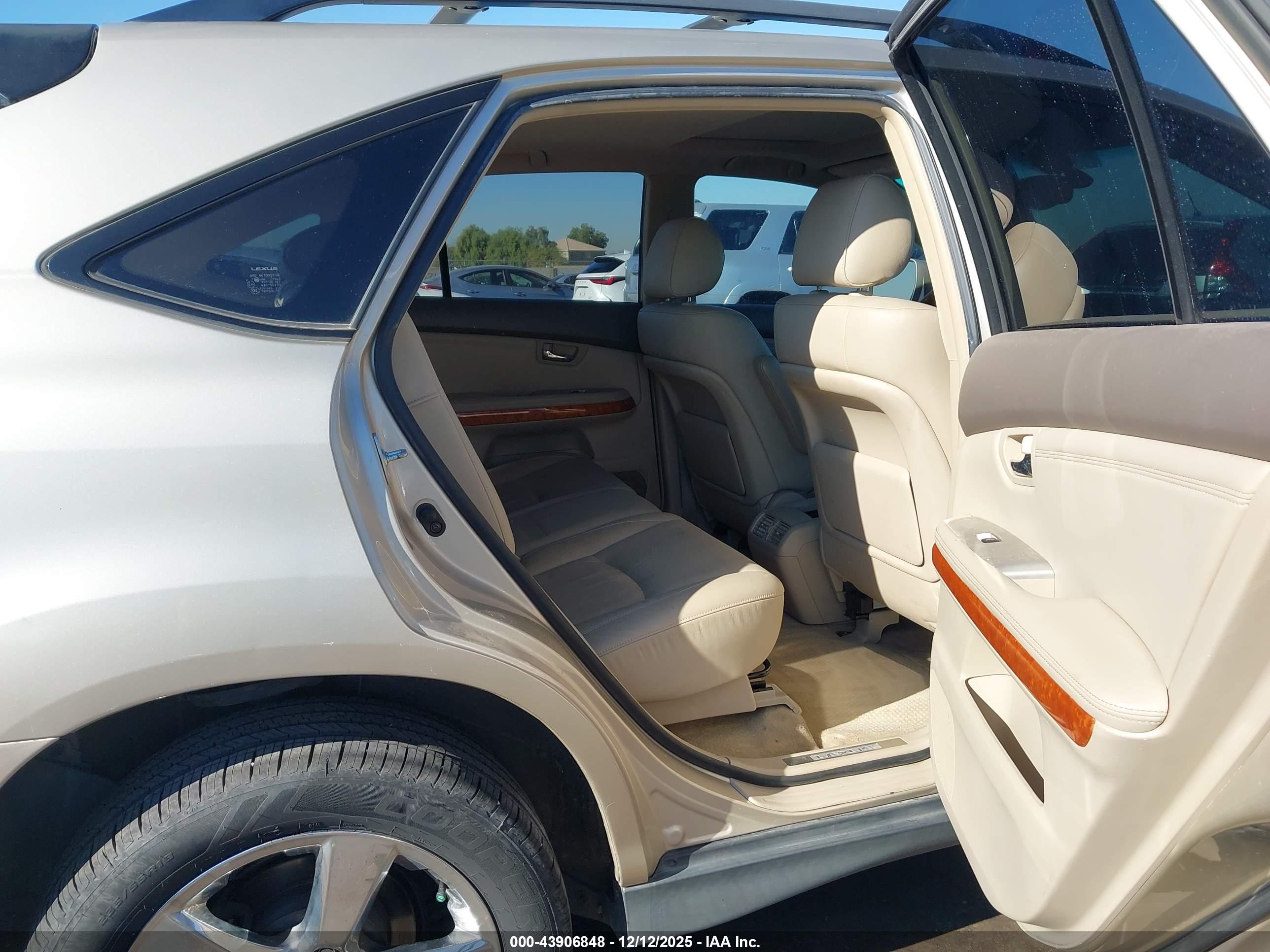 LEXUS RX image 8