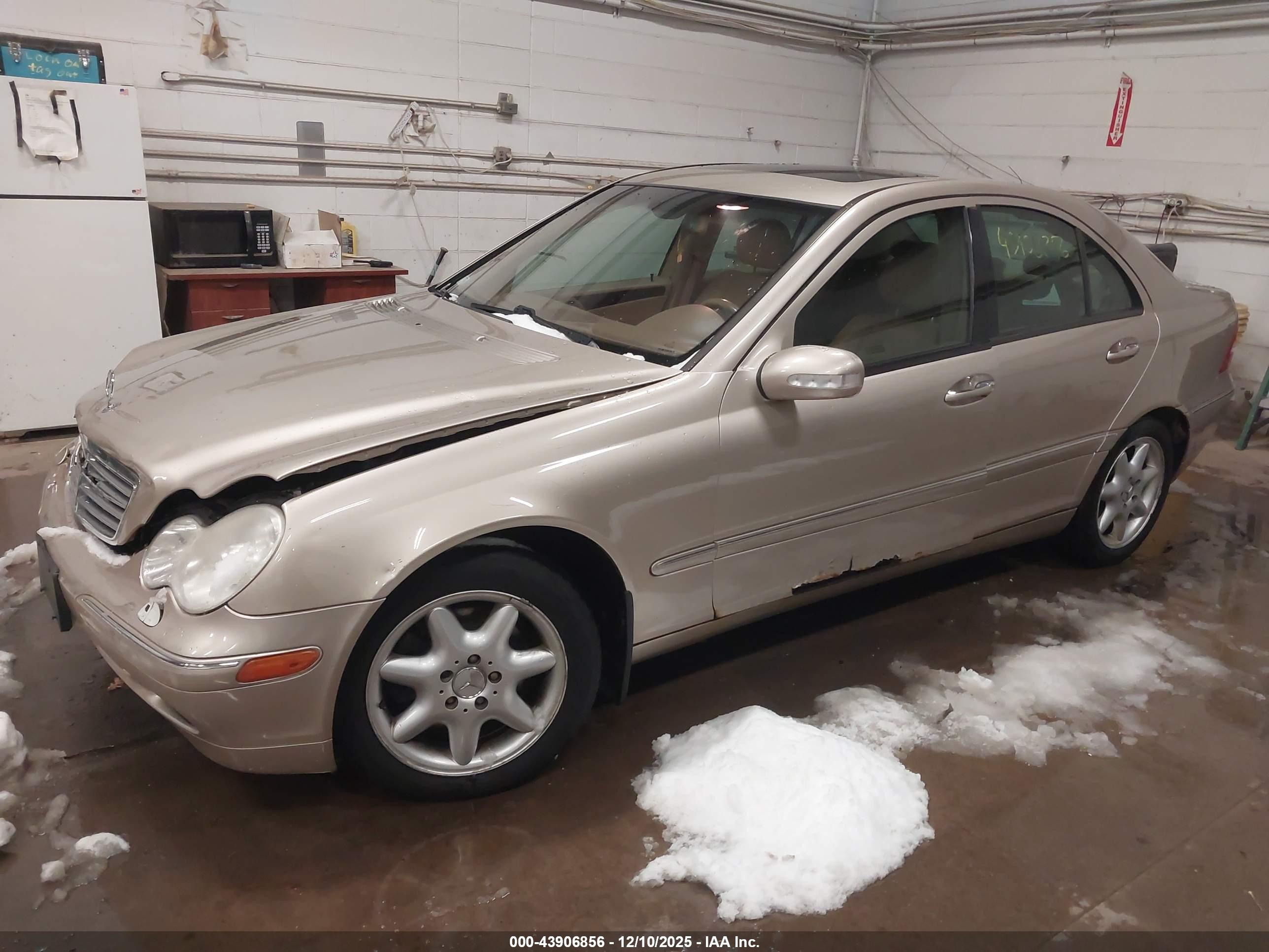 MERCEDES-BENZ C image 2