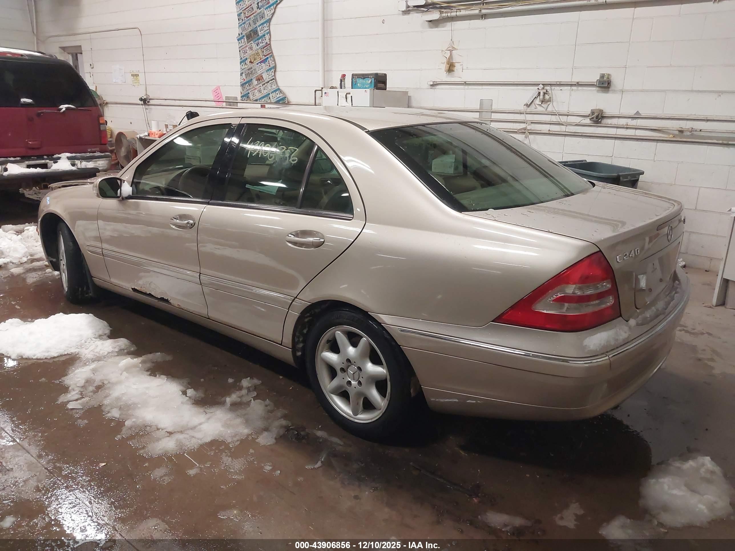 MERCEDES-BENZ C image 3