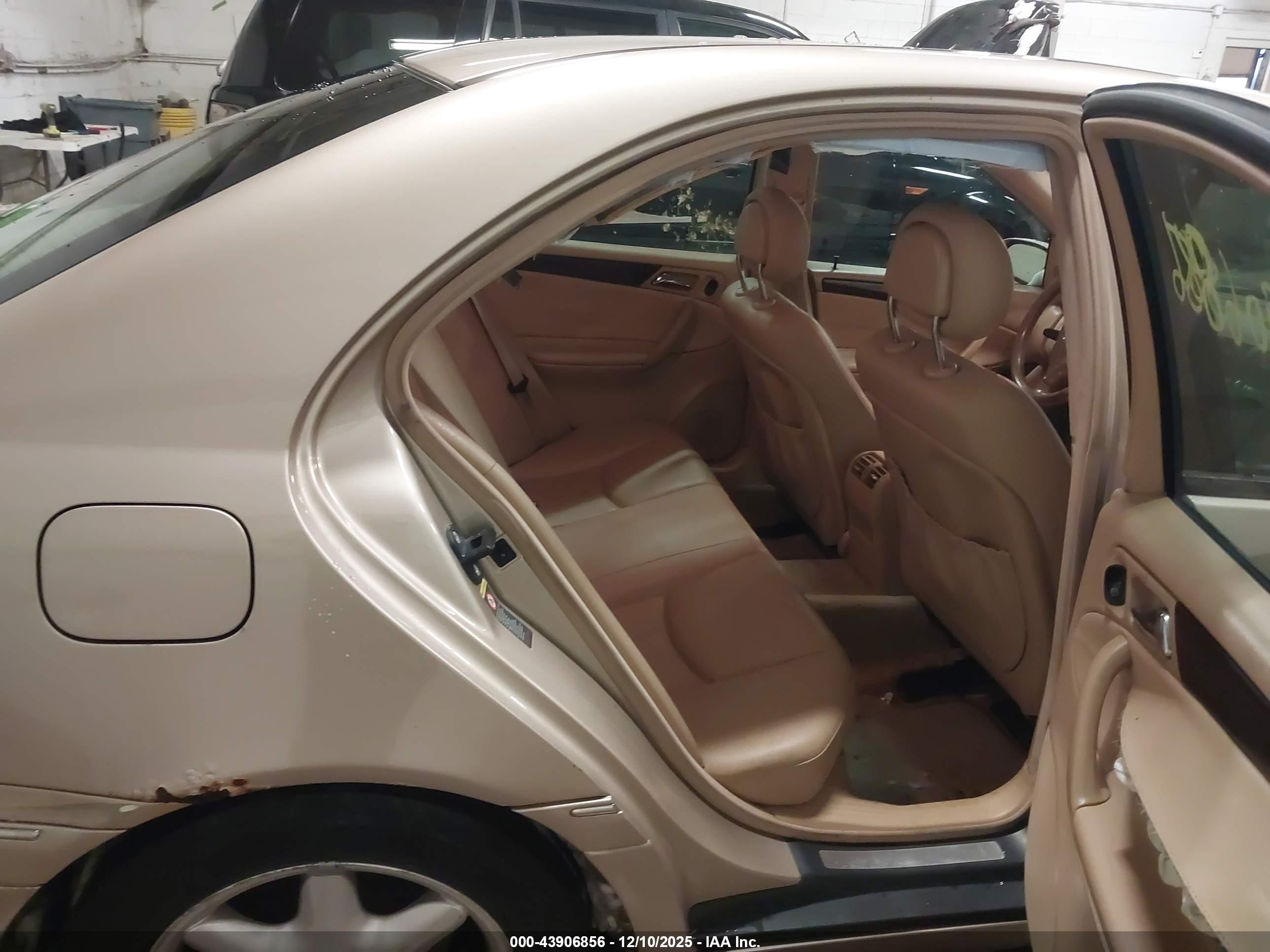 MERCEDES-BENZ C image 8