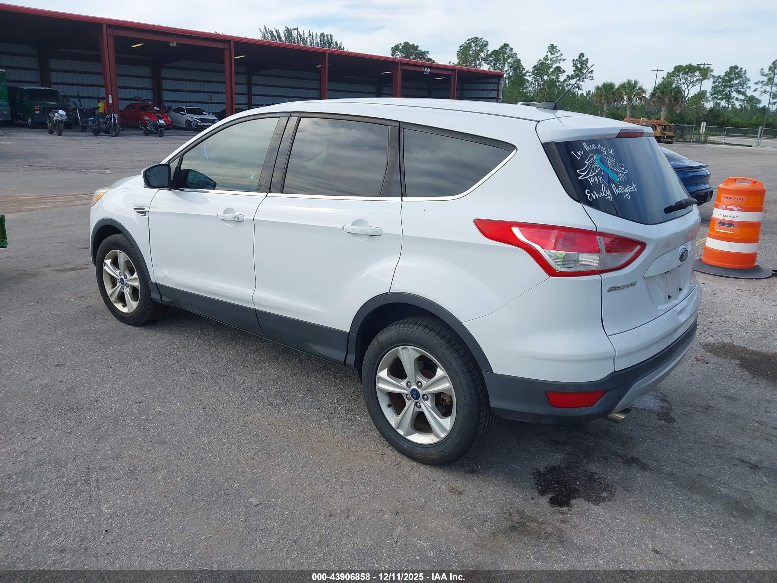 FORD ESCAPE image 3