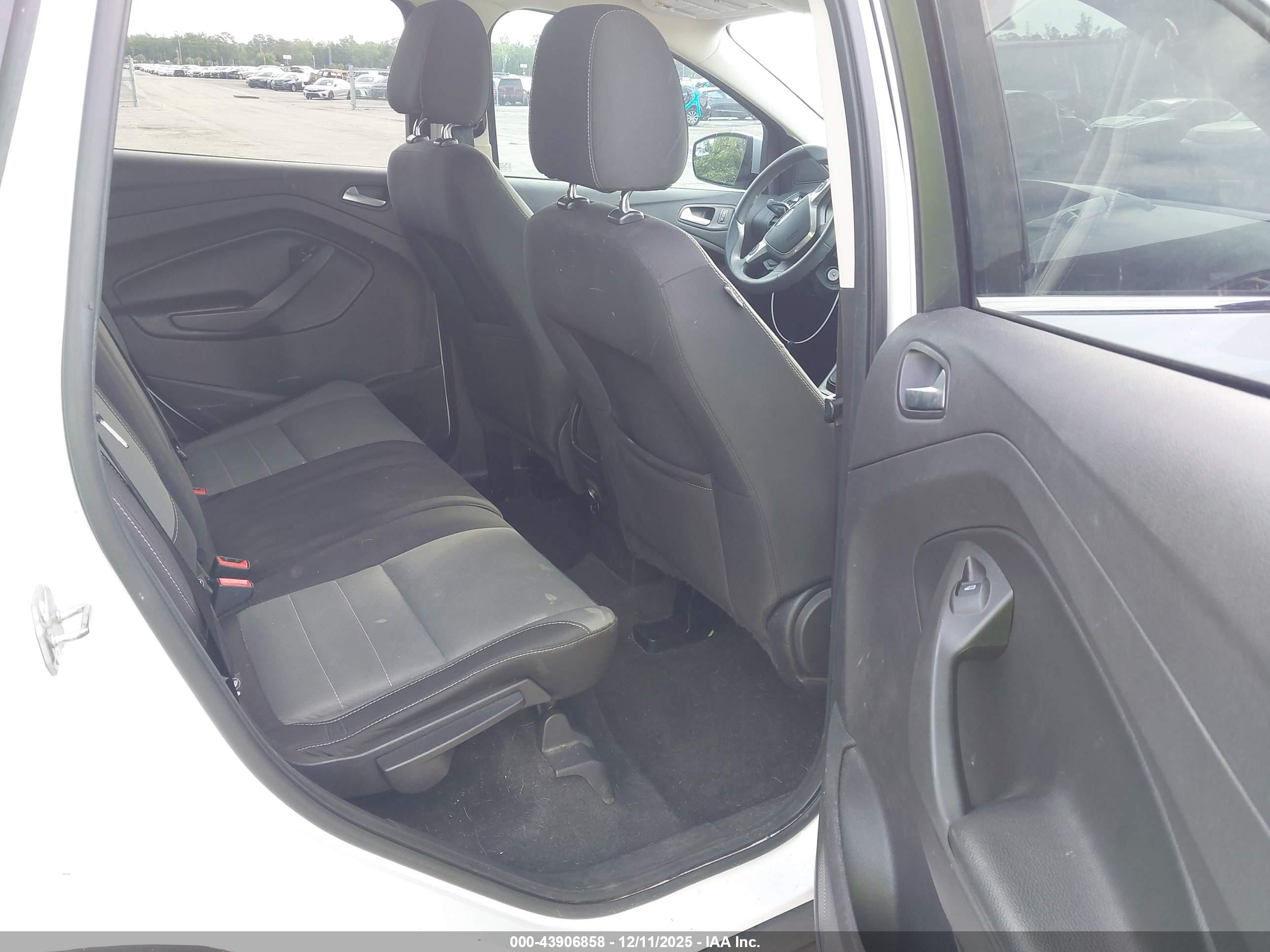 FORD ESCAPE image 8
