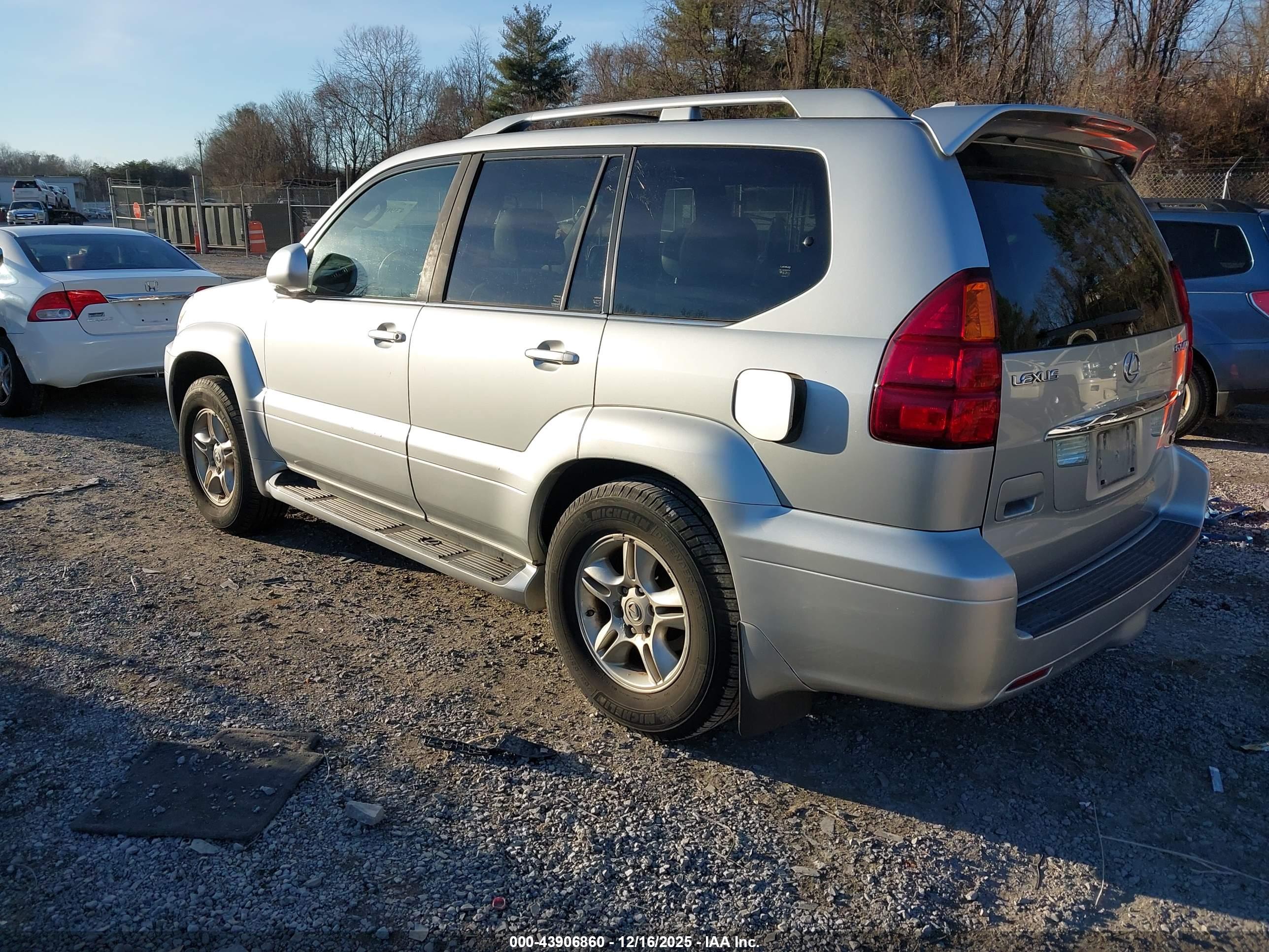 LEXUS GX image 3