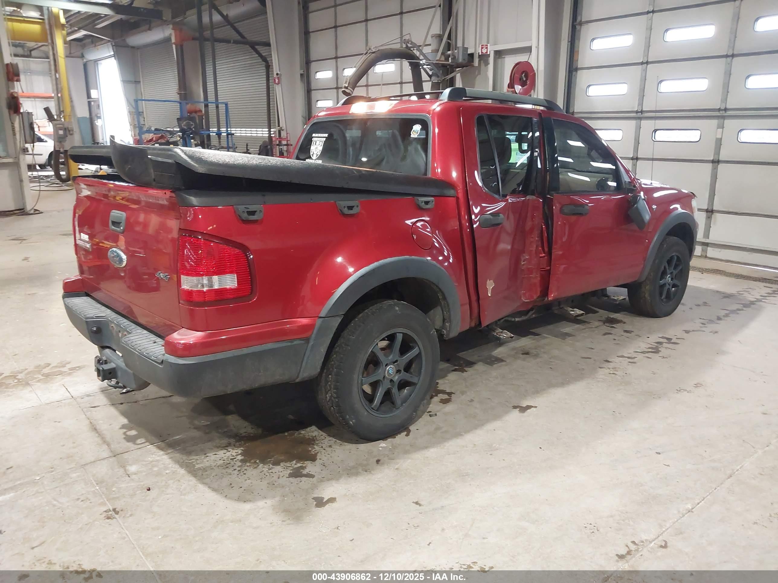 FORD EXPLORER image 4