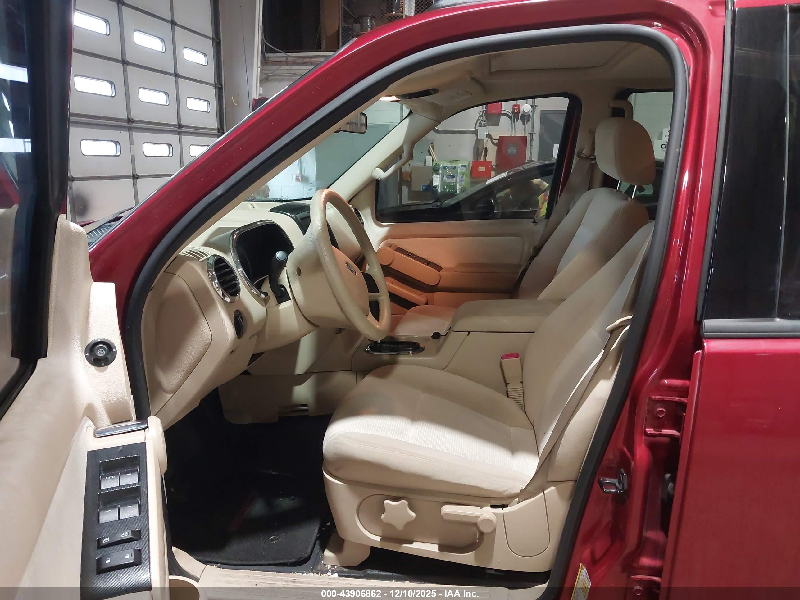 FORD EXPLORER image 5