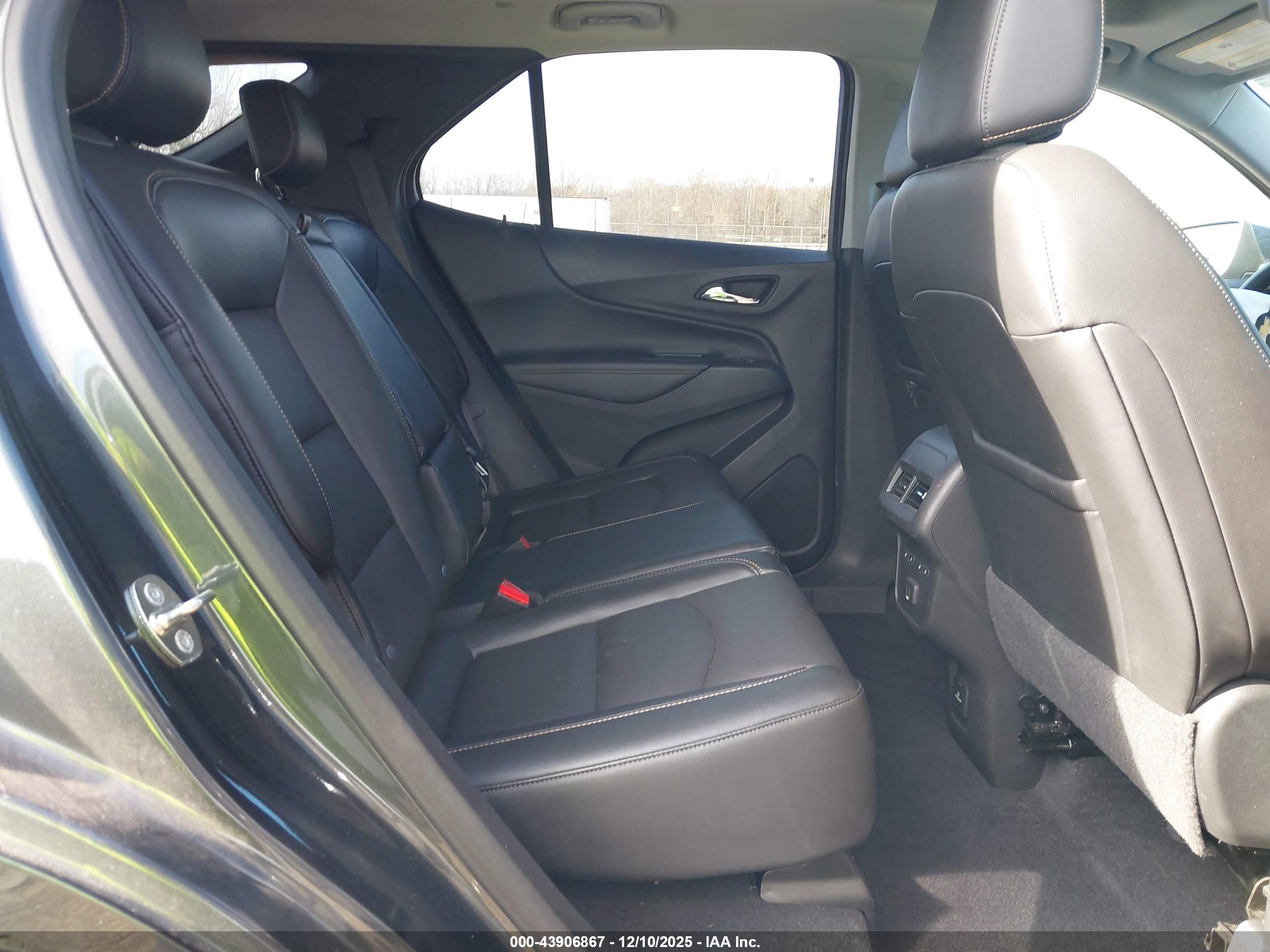 CHEVROLET EQUINOX image 8
