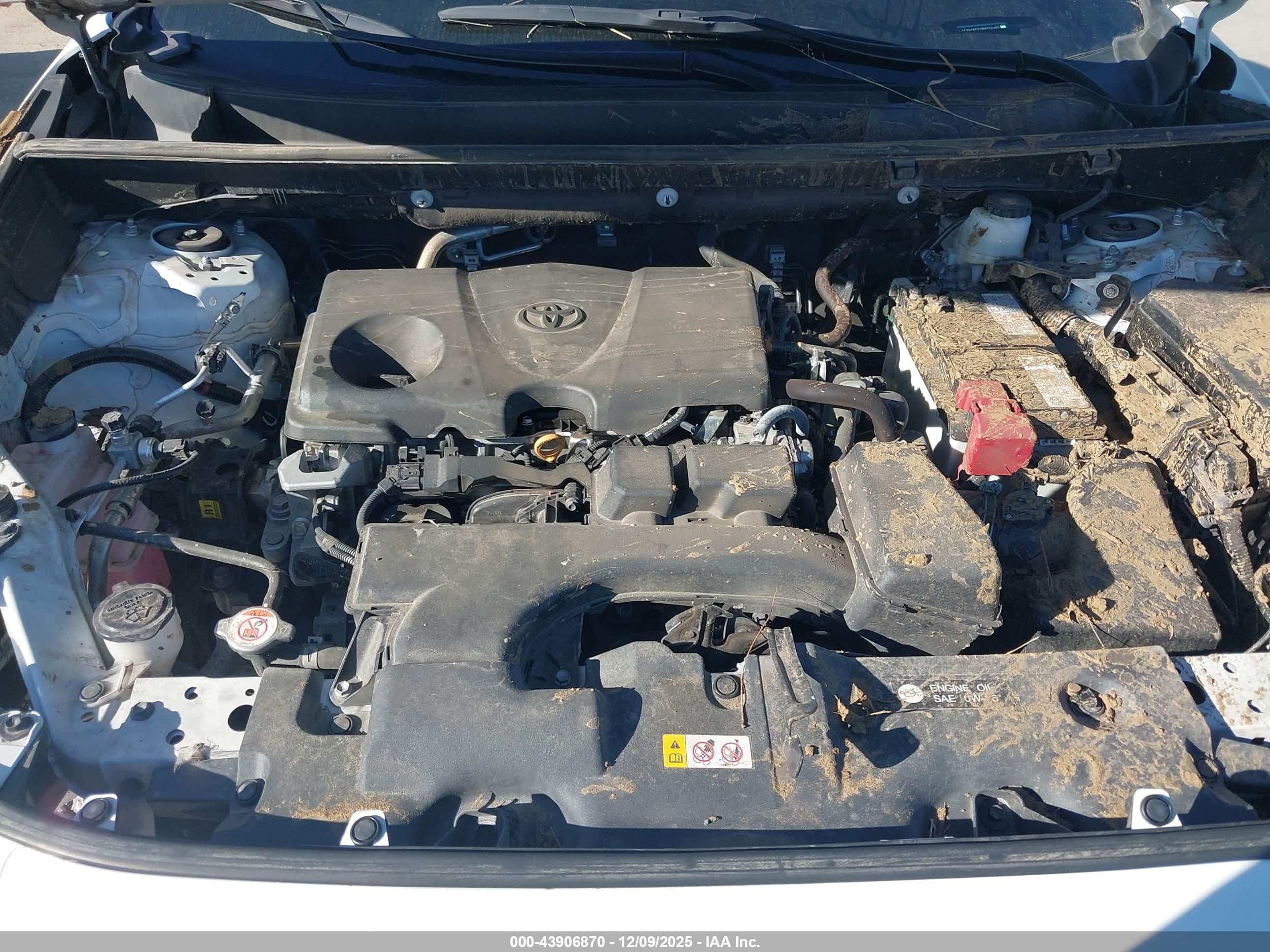 TOYOTA RAV4 image 10