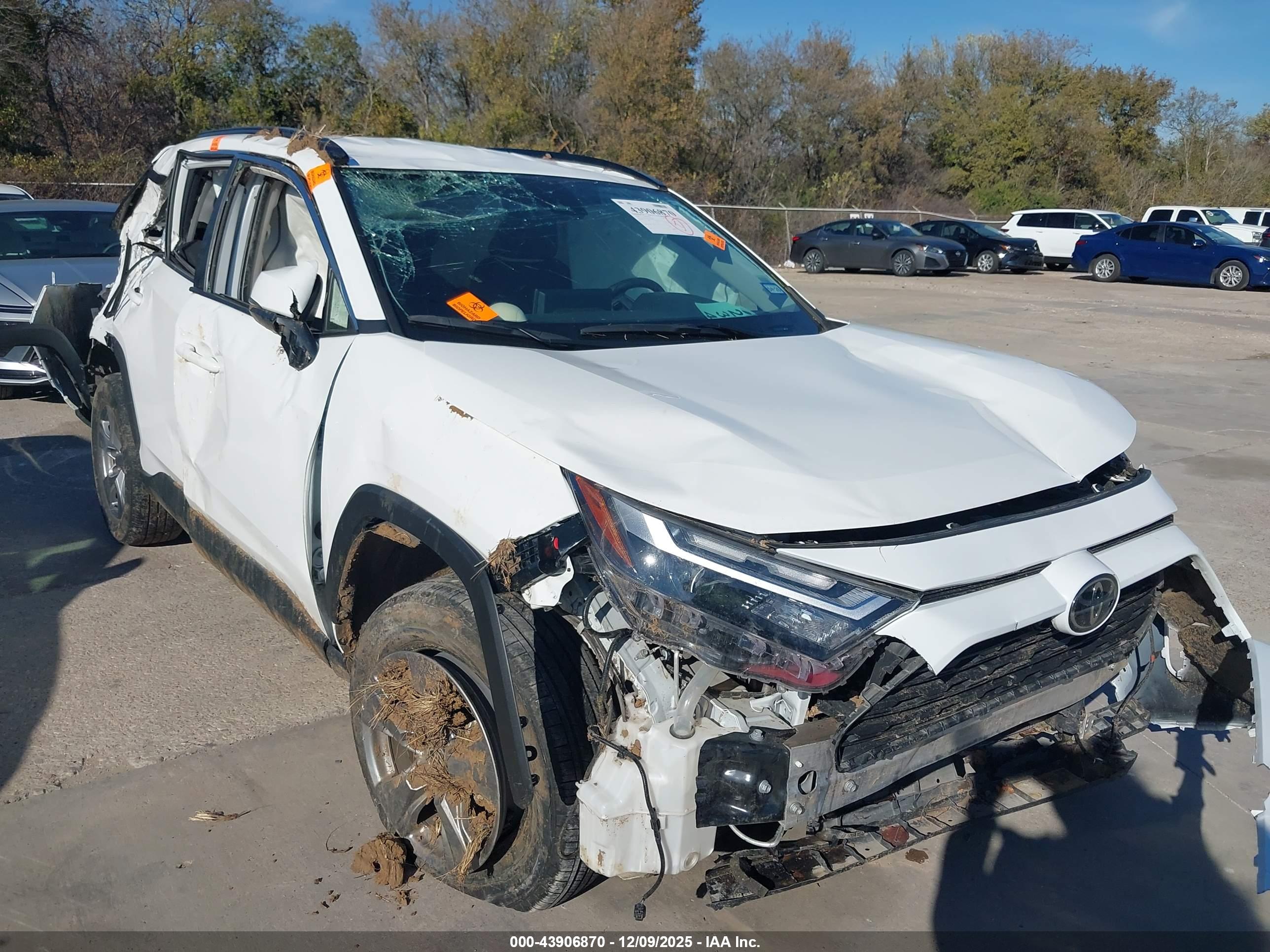 TOYOTA RAV4 image 6