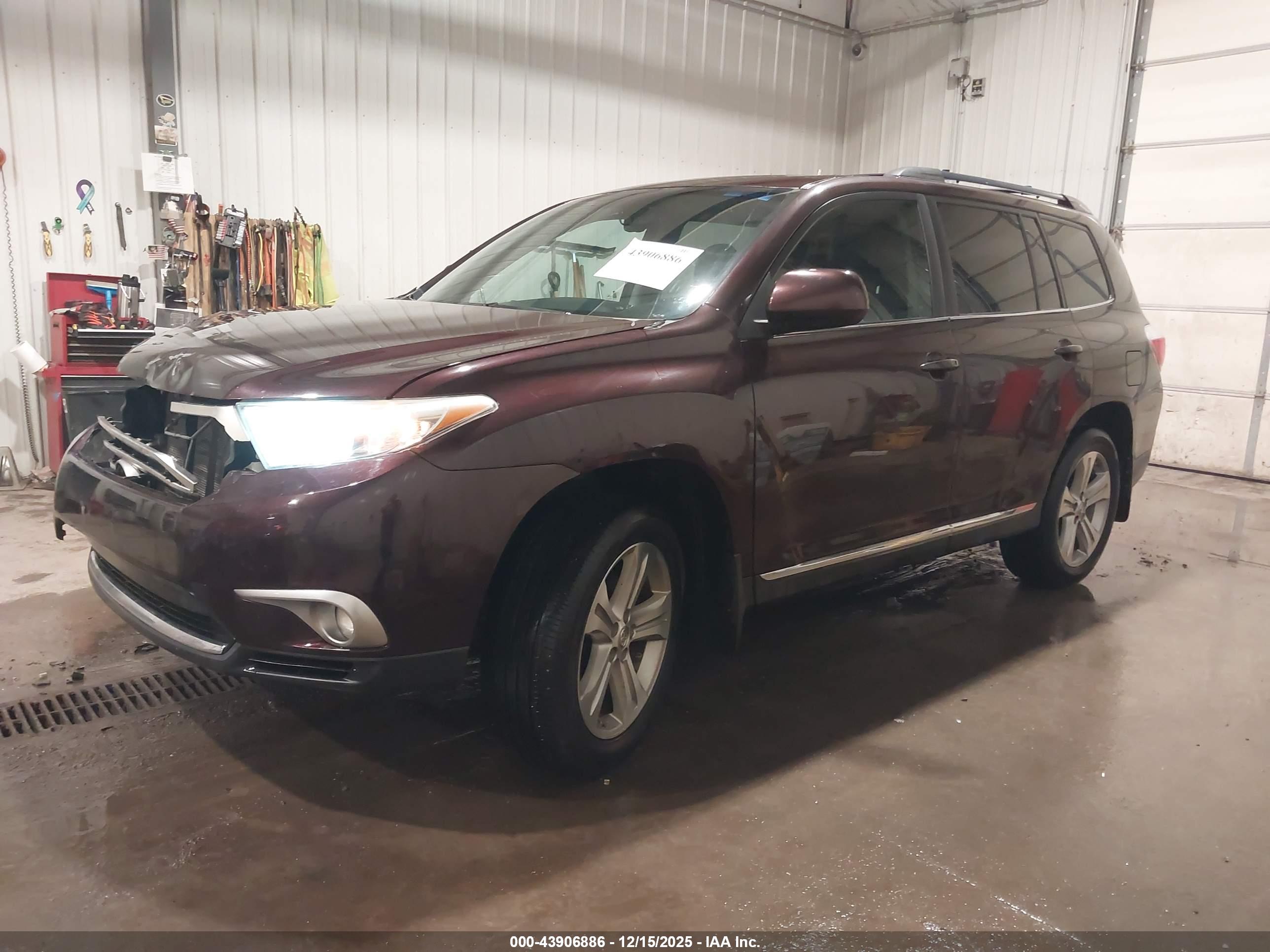 TOYOTA HIGHLANDER image 2
