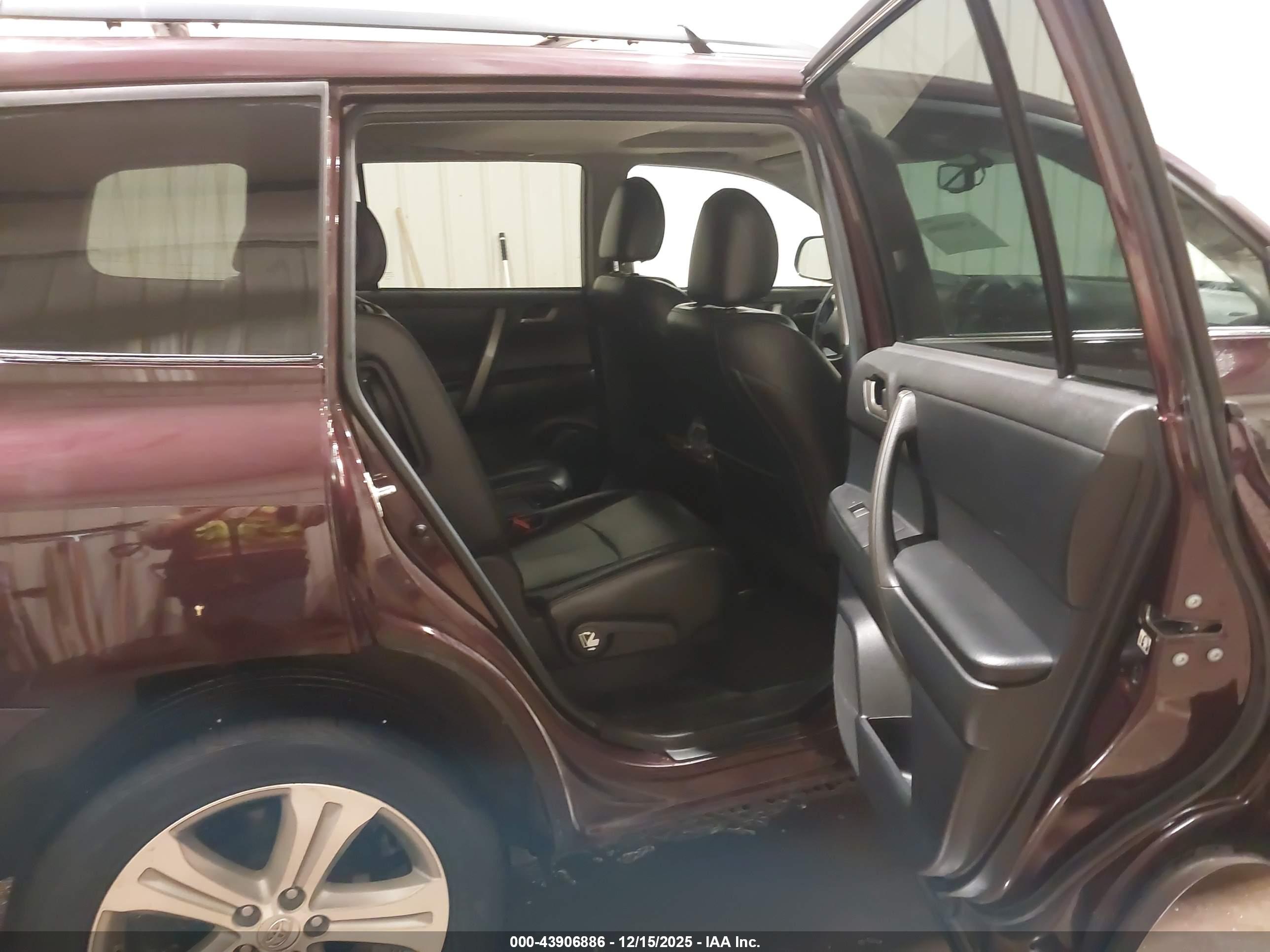 TOYOTA HIGHLANDER image 8