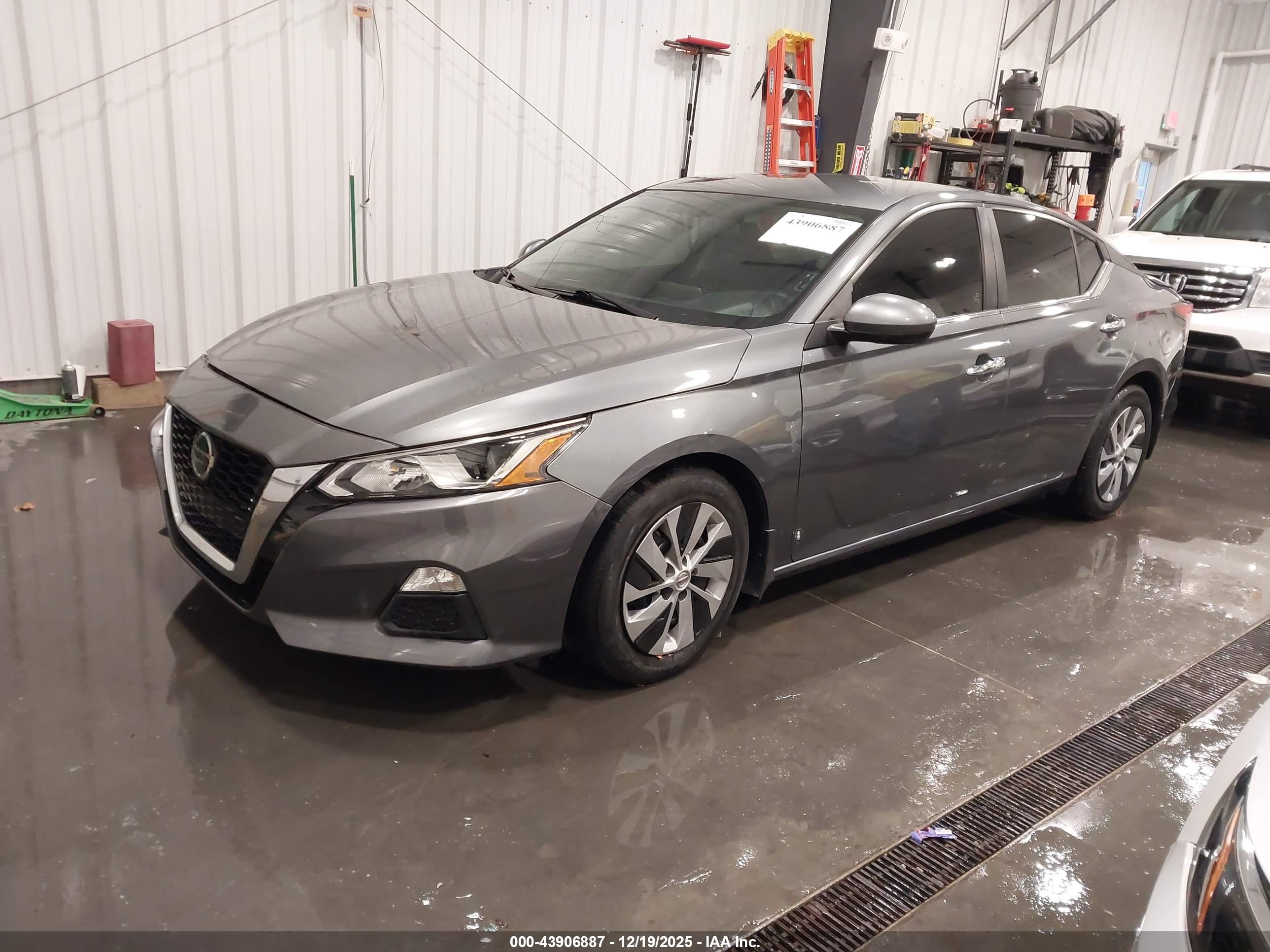 NISSAN ALTIMA image 2