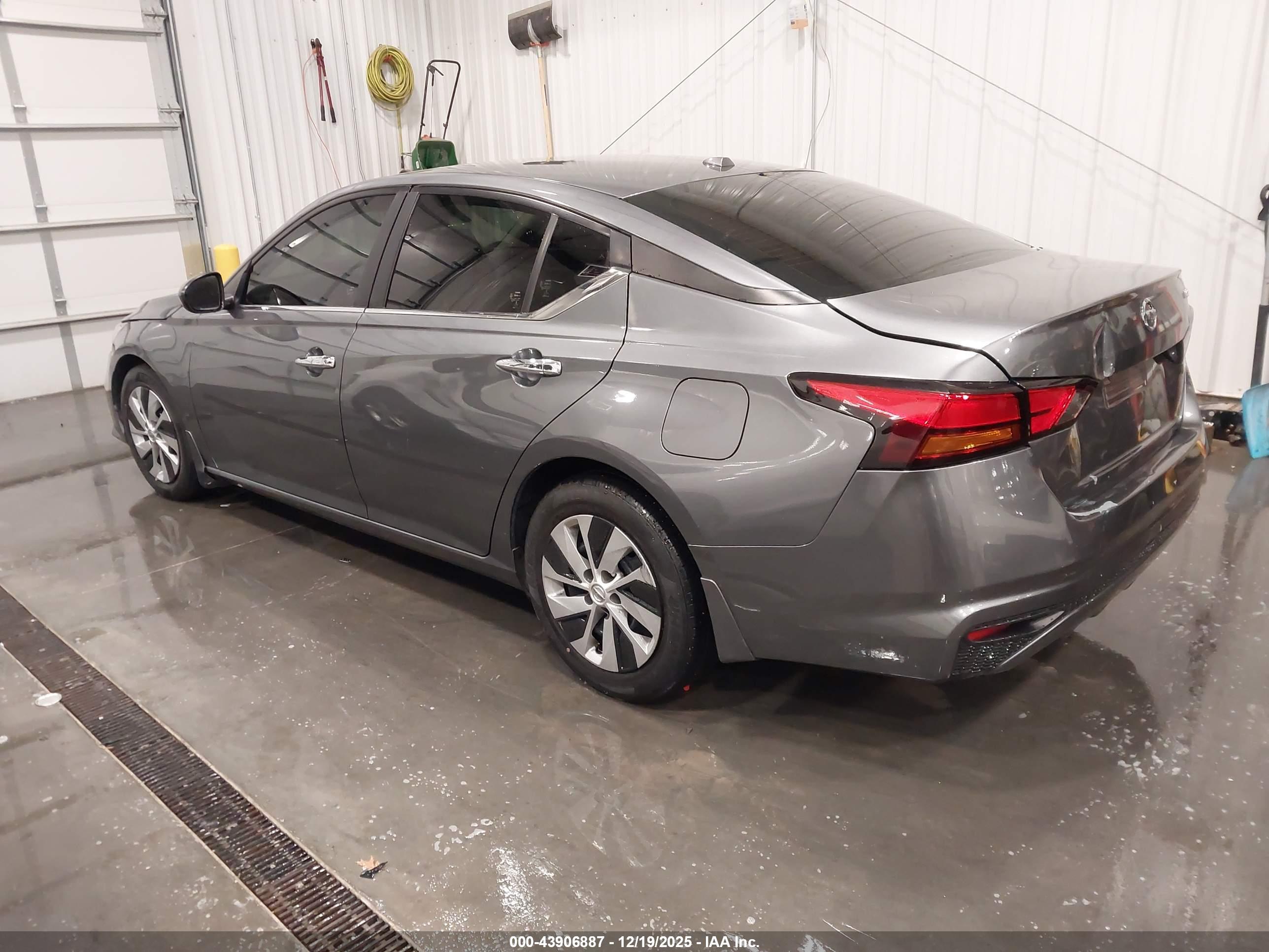NISSAN ALTIMA image 3