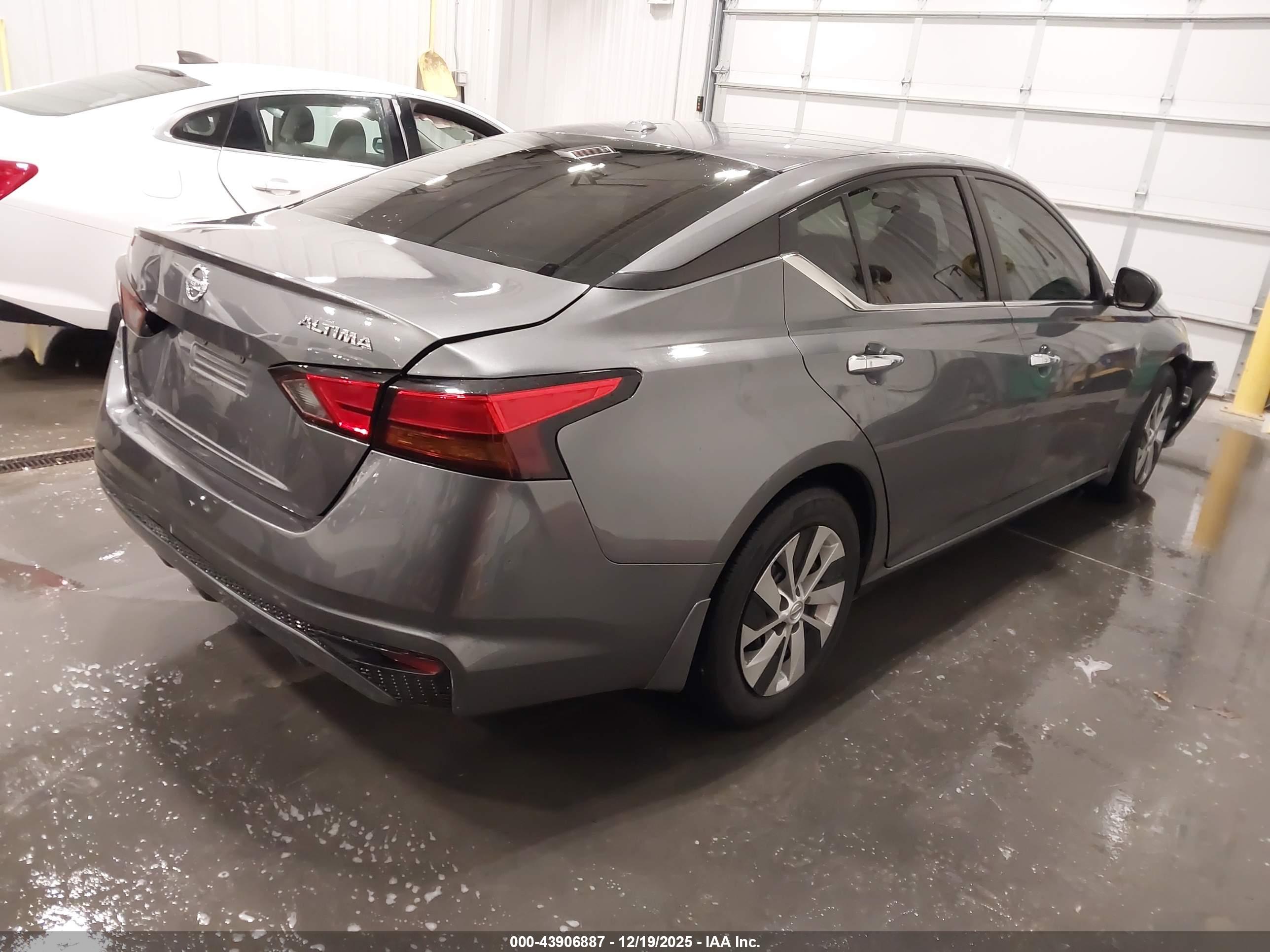 NISSAN ALTIMA image 4